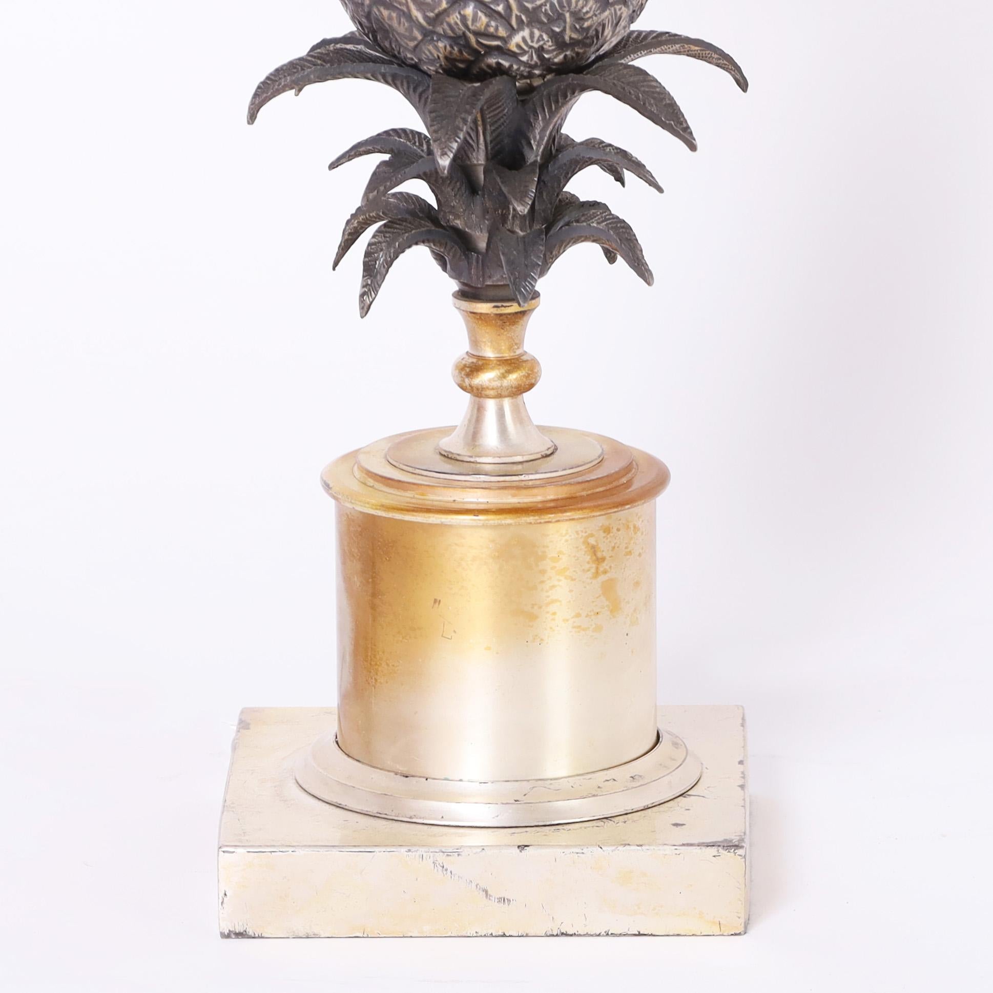 Fait main Paire de lampes de table néoclassiques mi-siècle ananas en vente