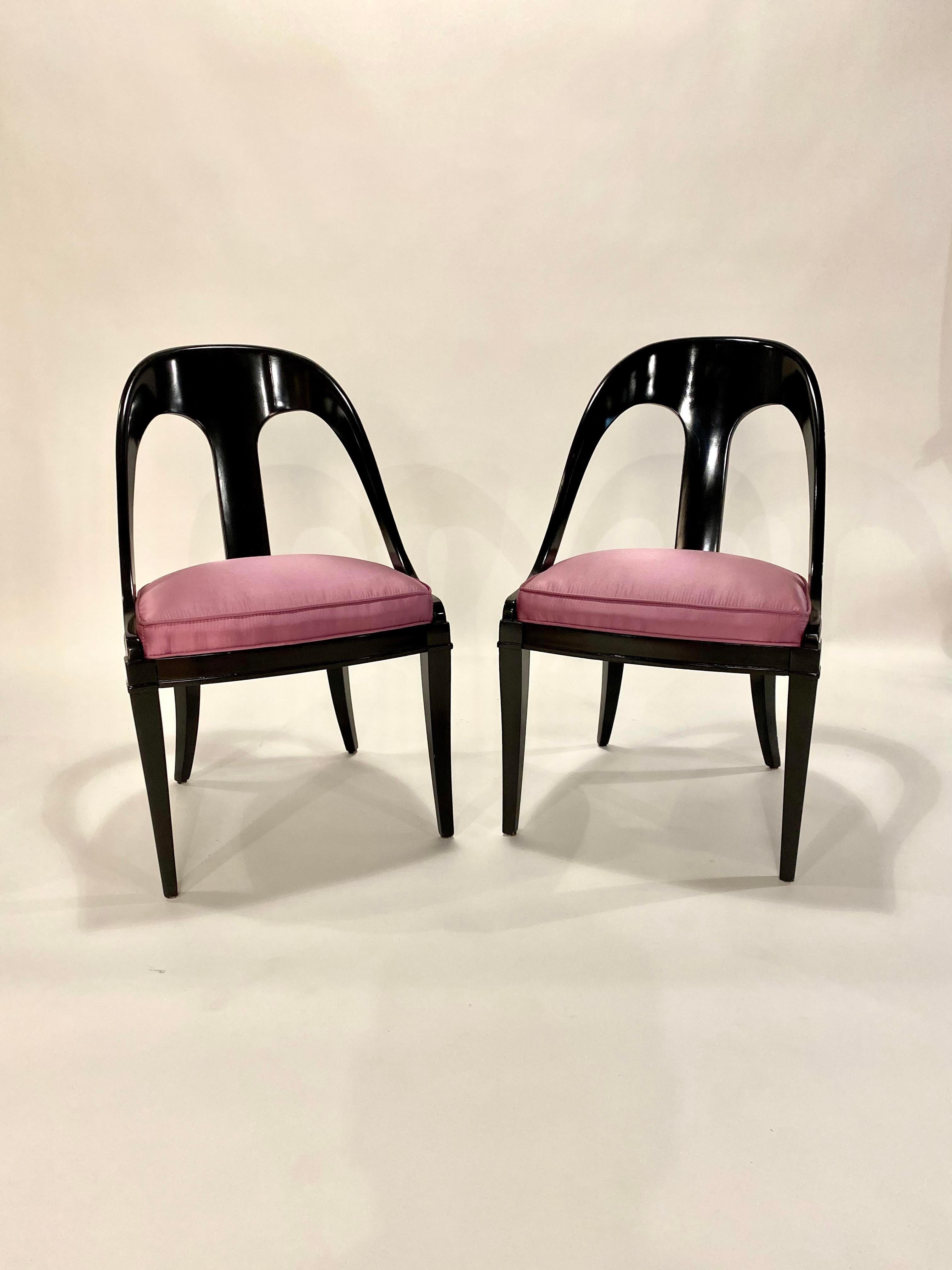 Pair of Mid-Century Neoclassic Style Spoon Chairs in Fabric and Wood Frame For Sale 2