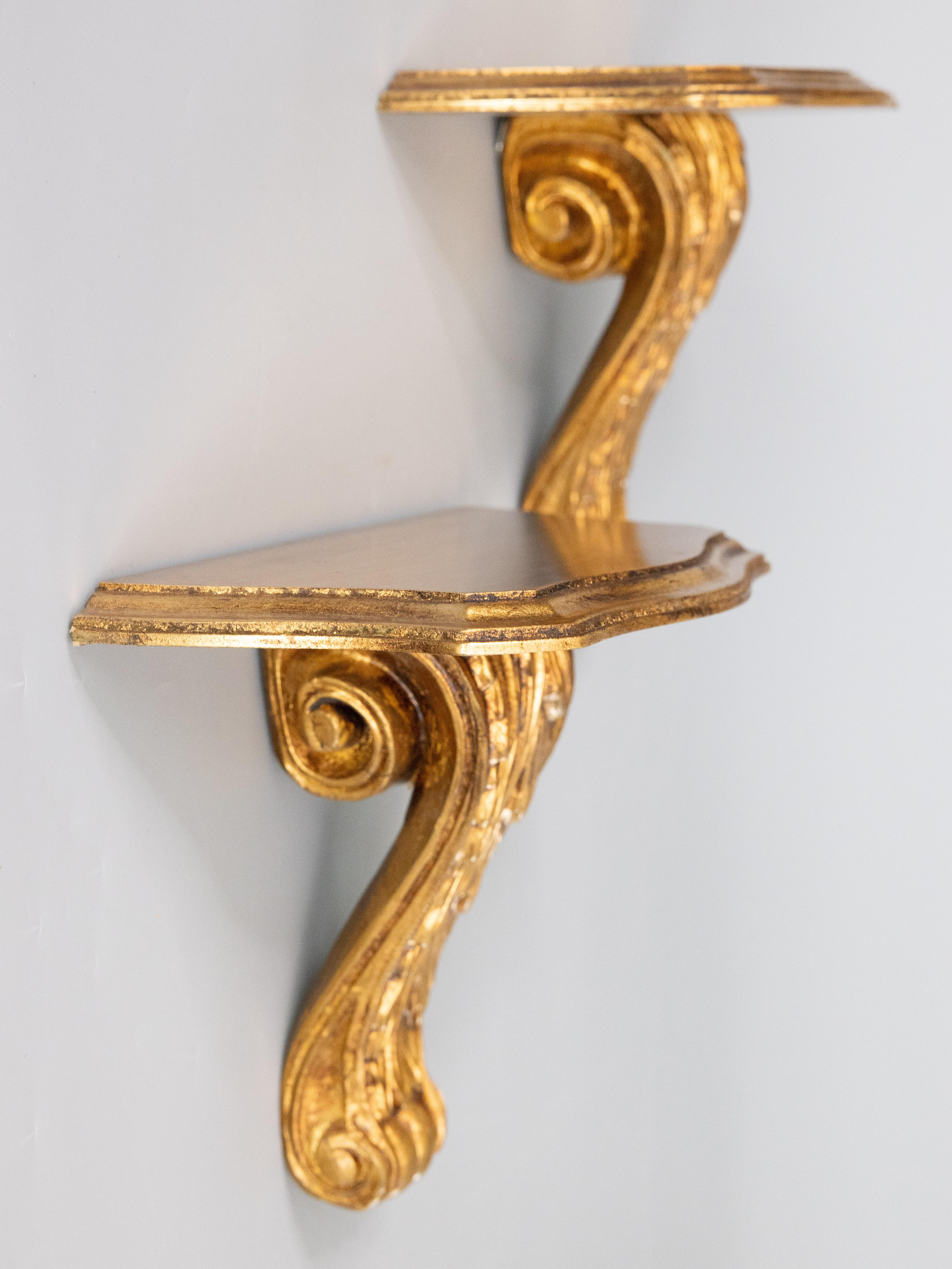 Neoclassico Coppia di mensole da parete in legno dorato italiano in stile neoclassico della metà del secolo scorso in vendita