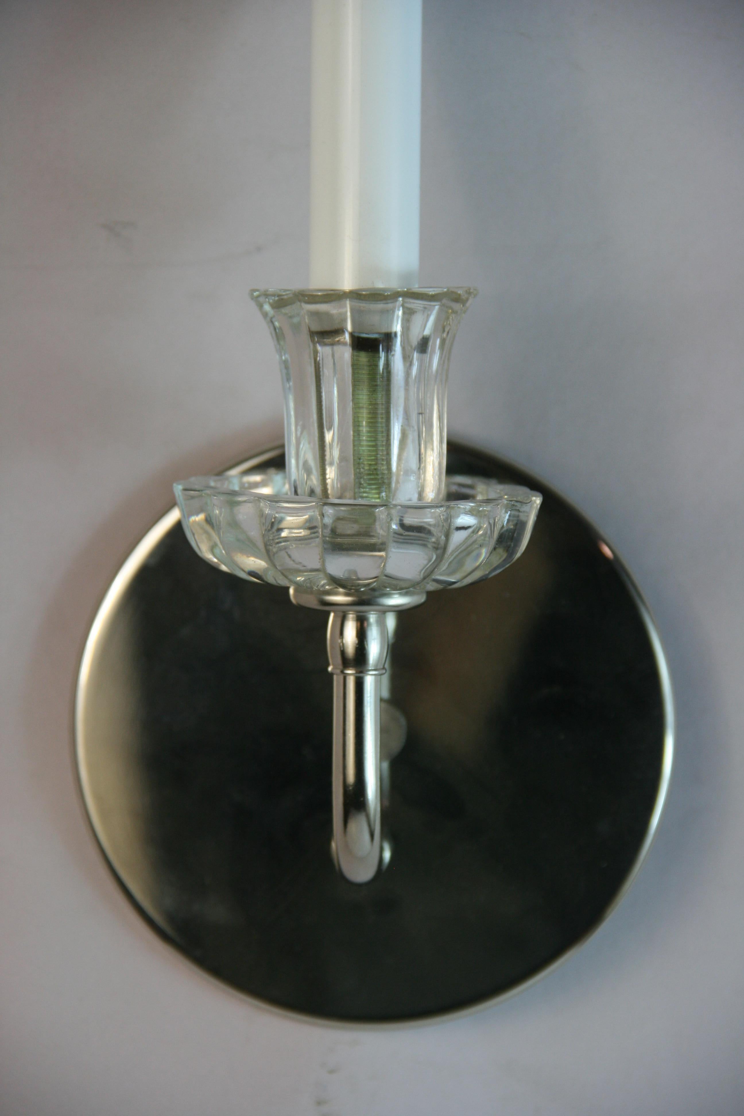 Paire d'appliques en verre tulipe en nickel du milieu du siècle Bon état - En vente à Douglas Manor, NY