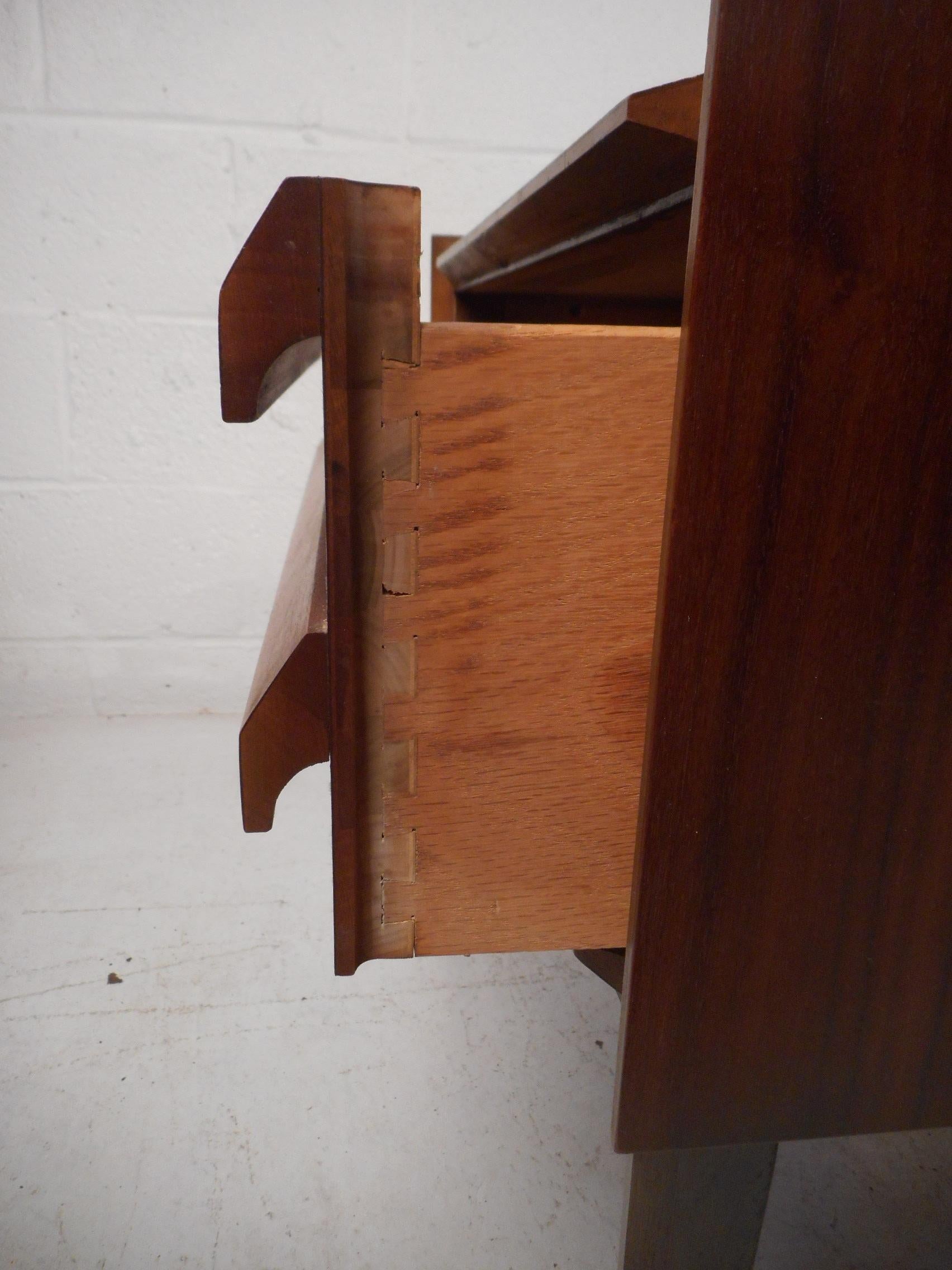 Pair of Midcentury Nightstands by Lane Furniture In Good Condition In Brooklyn, NY