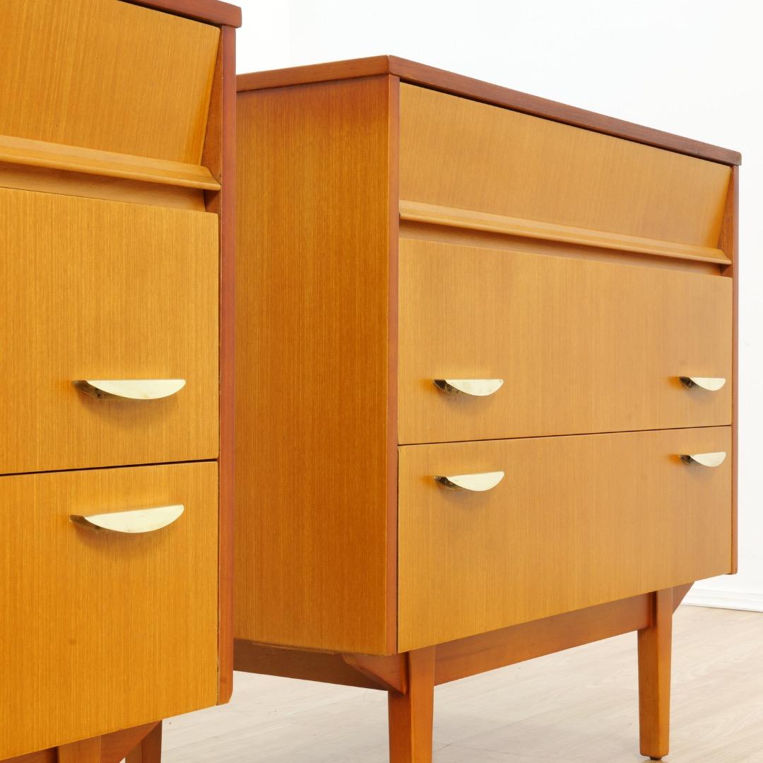Coppia di comodini Mid Century Furniture di Symbol Furniture in vendita 1