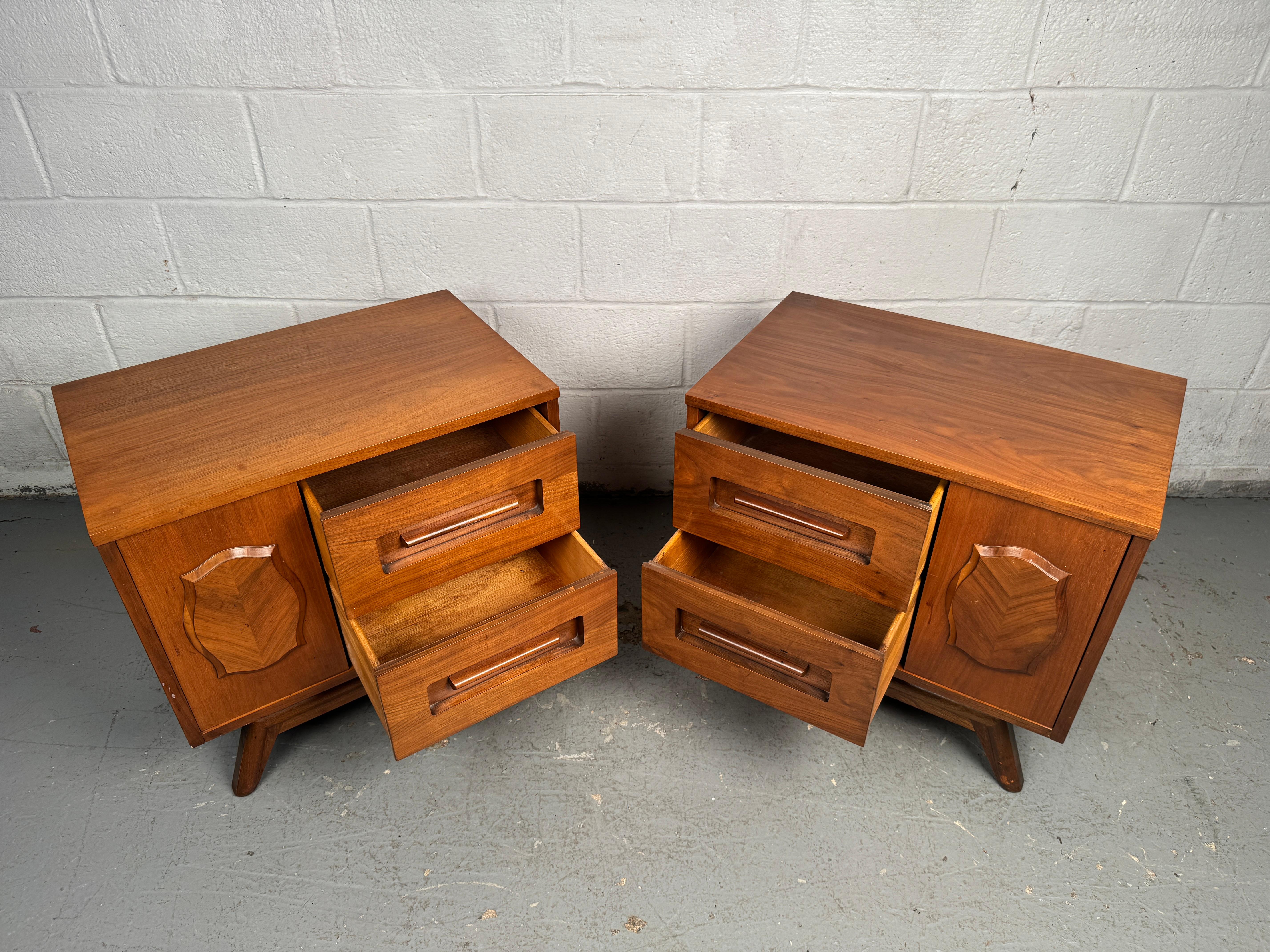 Pair of Mid-Century Nightstands by Young Manufacturing For Sale 3