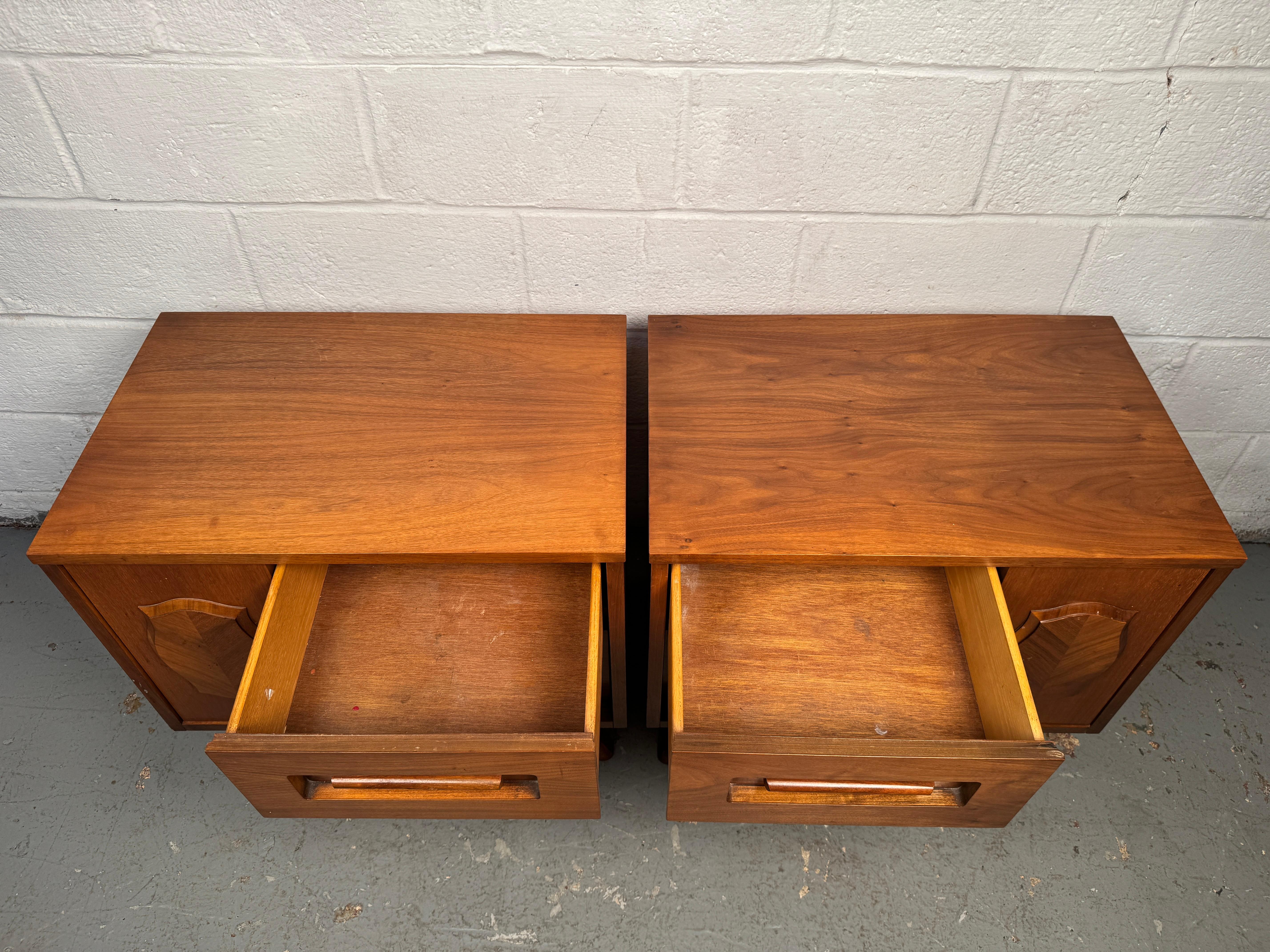 Pair of Mid-Century Nightstands by Young Manufacturing For Sale 4