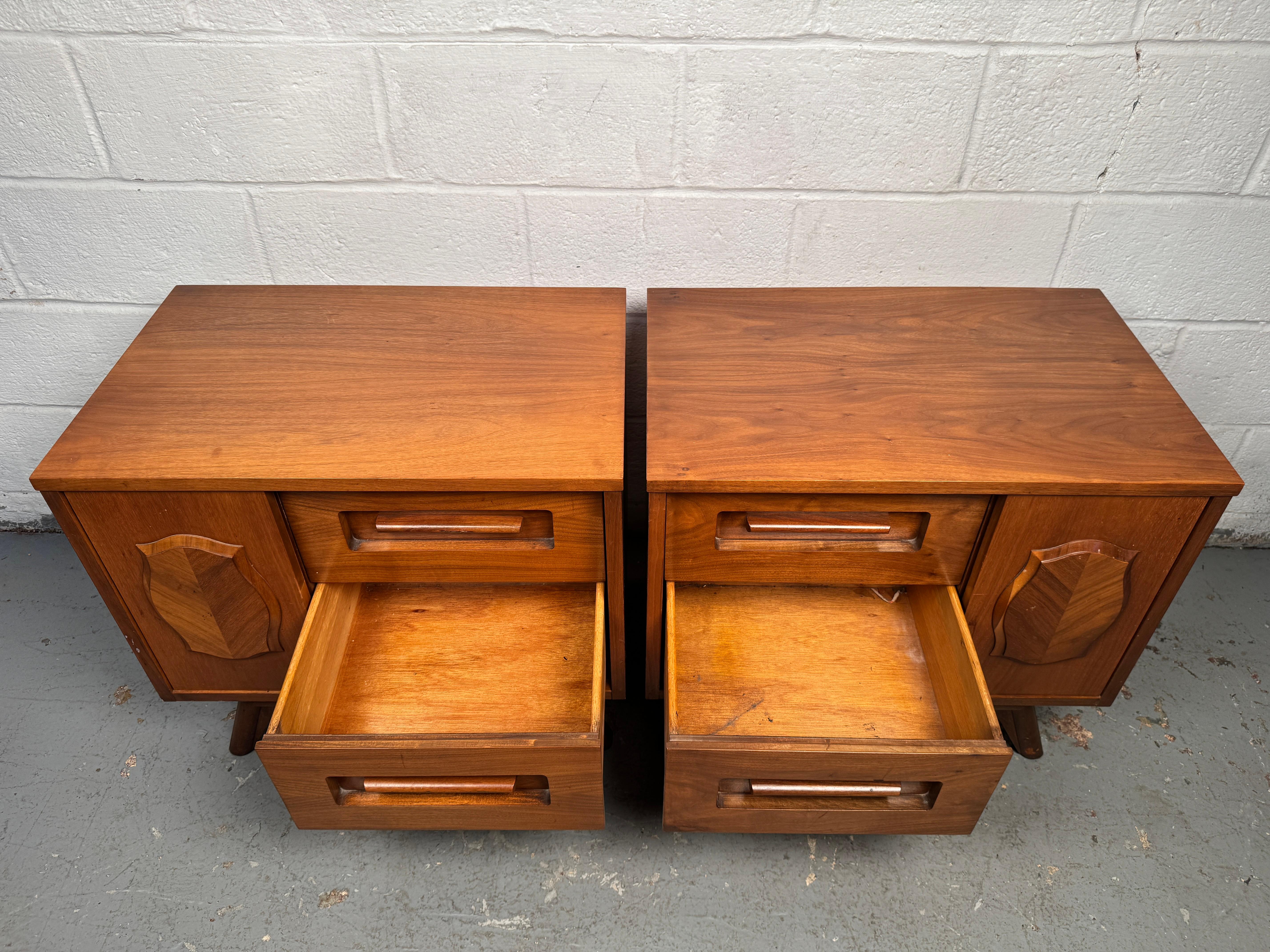 Pair of Mid-Century Nightstands by Young Manufacturing For Sale 5