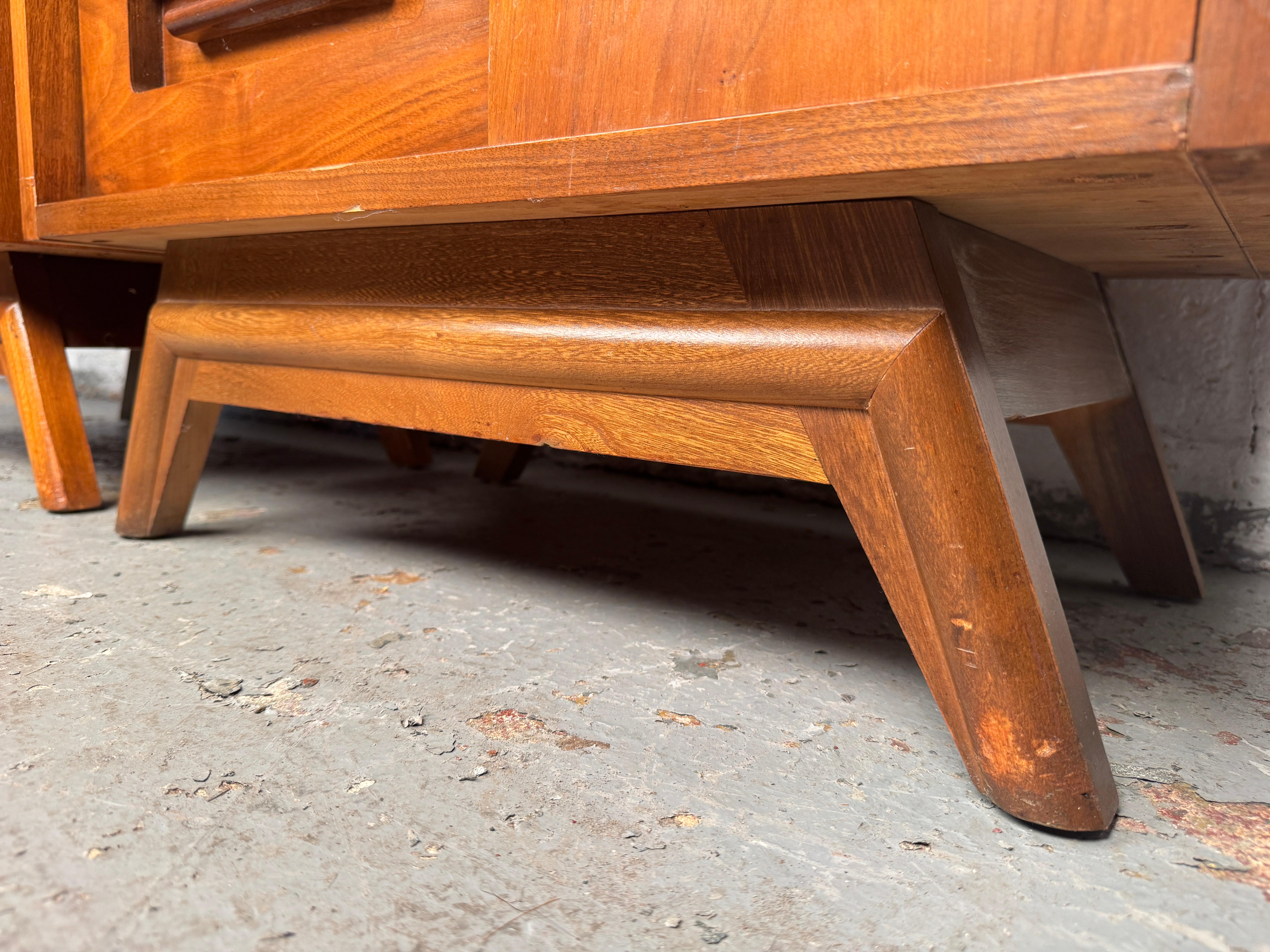 Pair of Mid-Century Nightstands by Young Manufacturing For Sale 7