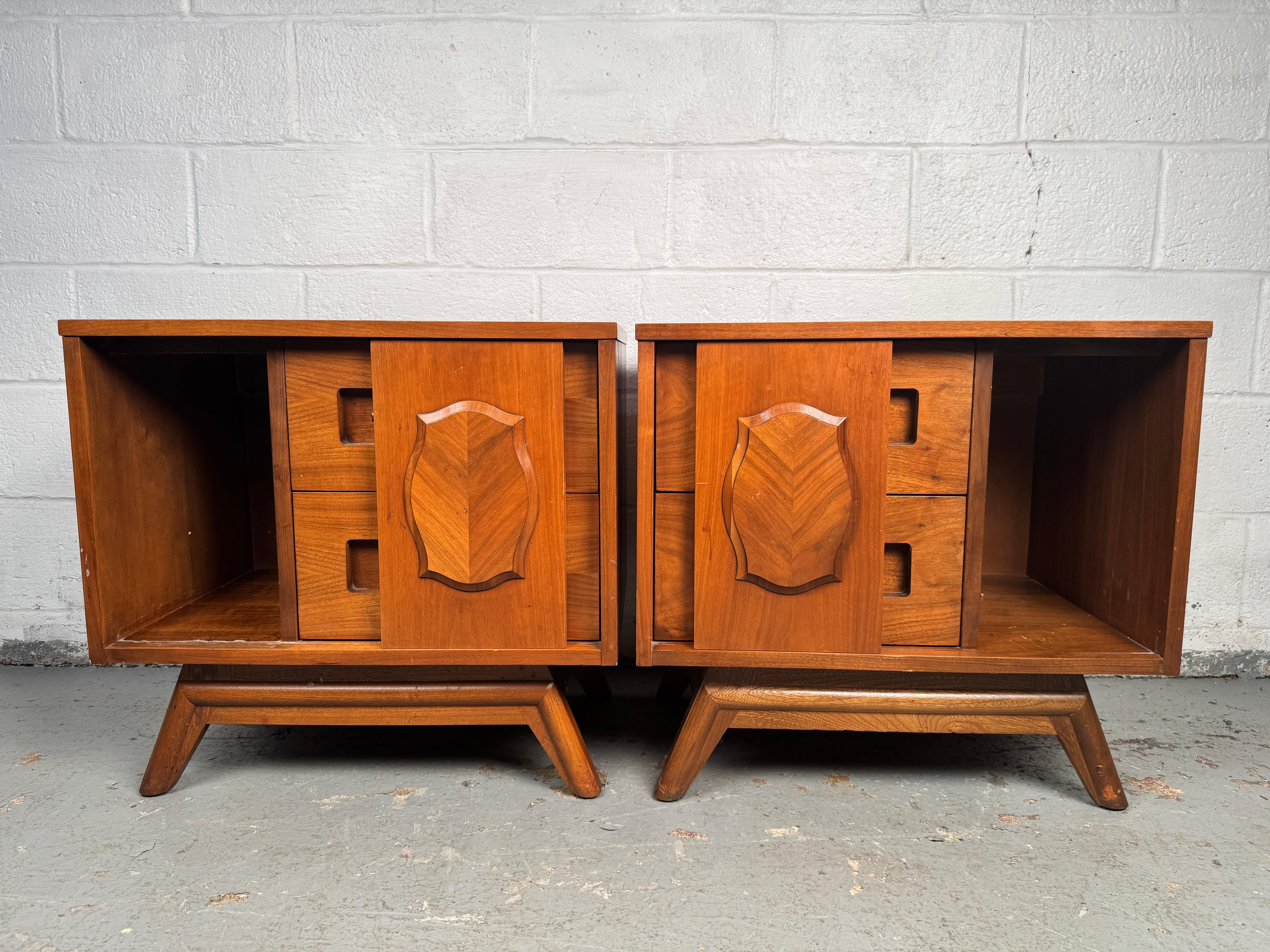 Pair of Mid-Century Nightstands by Young Manufacturing For Sale 8