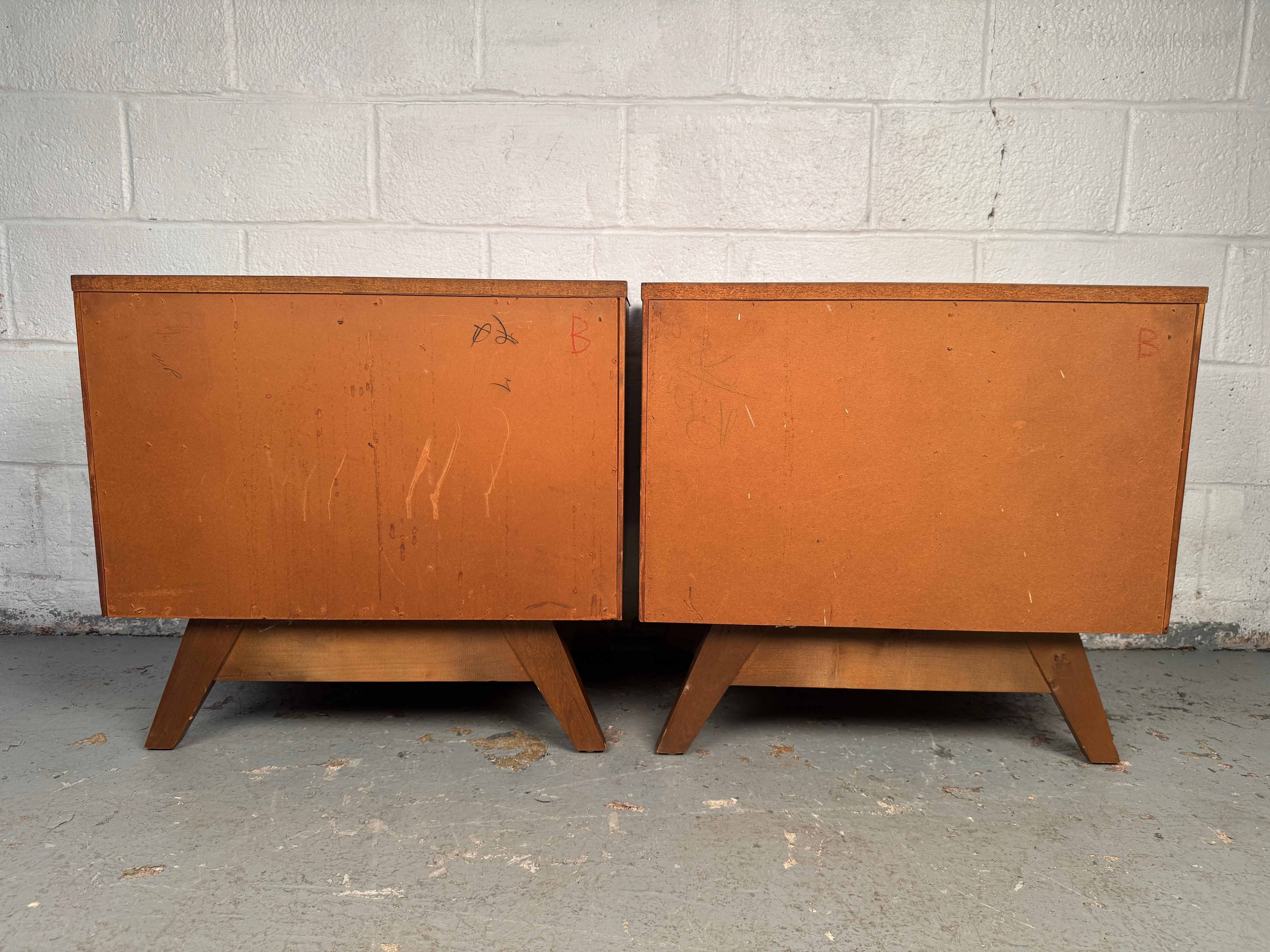 Pair of Mid-Century Nightstands by Young Manufacturing For Sale 12
