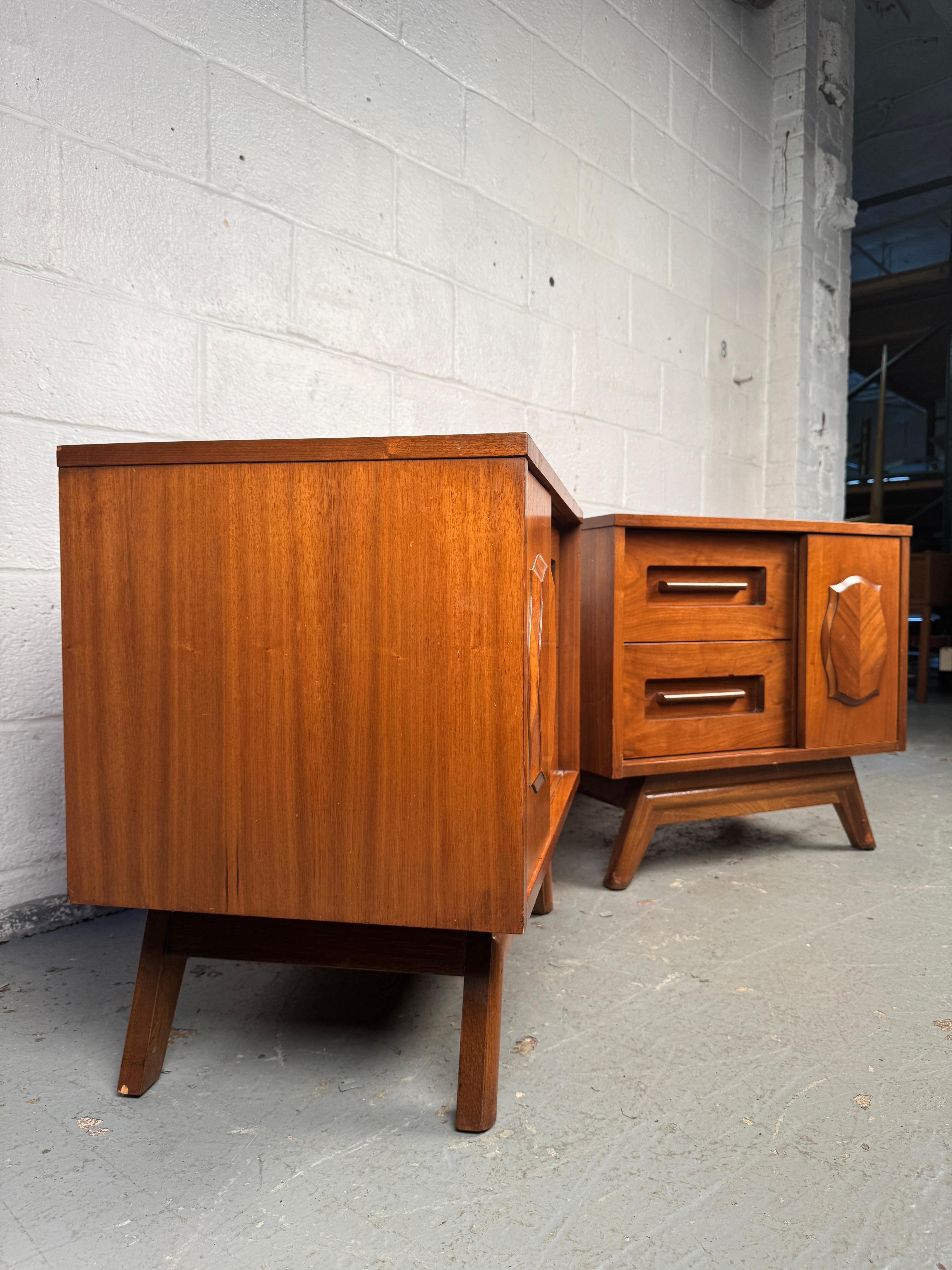 American Pair of Mid-Century Nightstands by Young Manufacturing For Sale