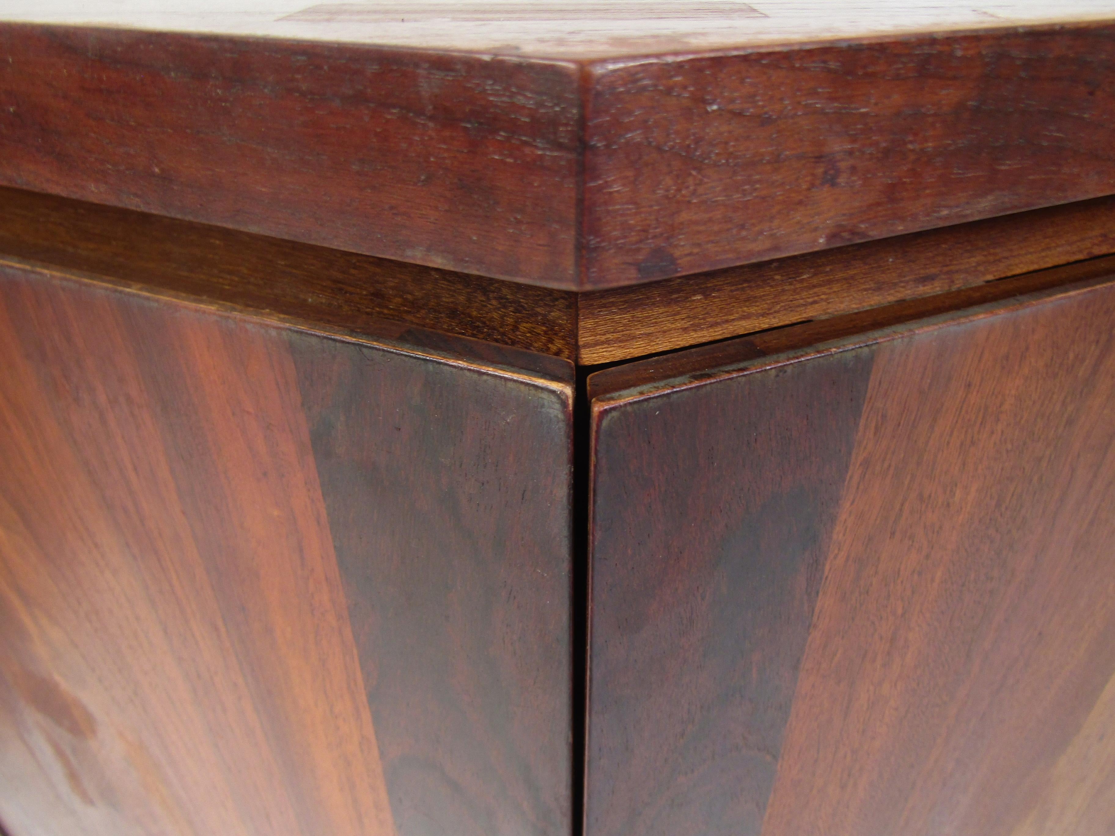 20th Century Pair of Midcentury Nightstands in Rosewood and Walnut