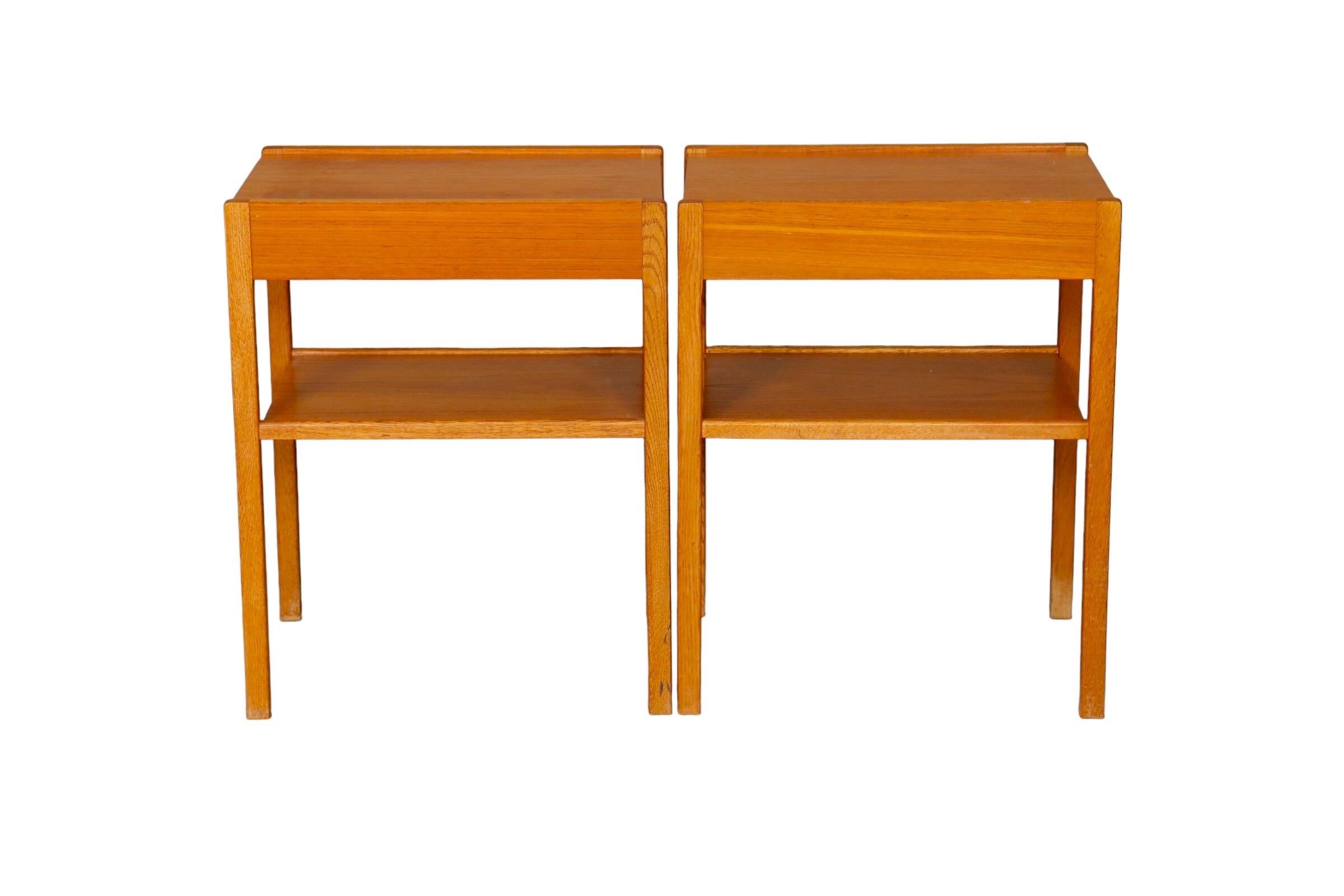 Pair of Mid Century Nightstands in Teak In Good Condition In Hudson, NY