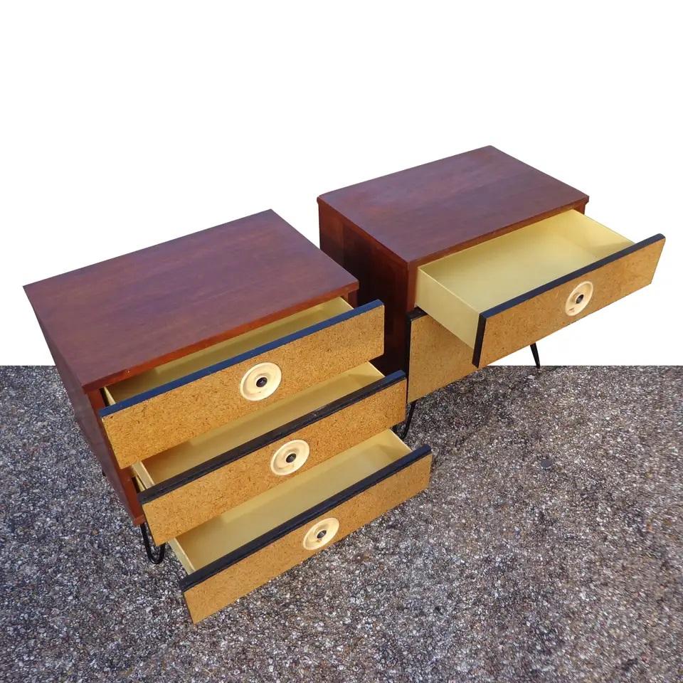 Pair of Mid Century Nightstands in the Manner of Paul Frankl In Good Condition For Sale In Pasadena, TX