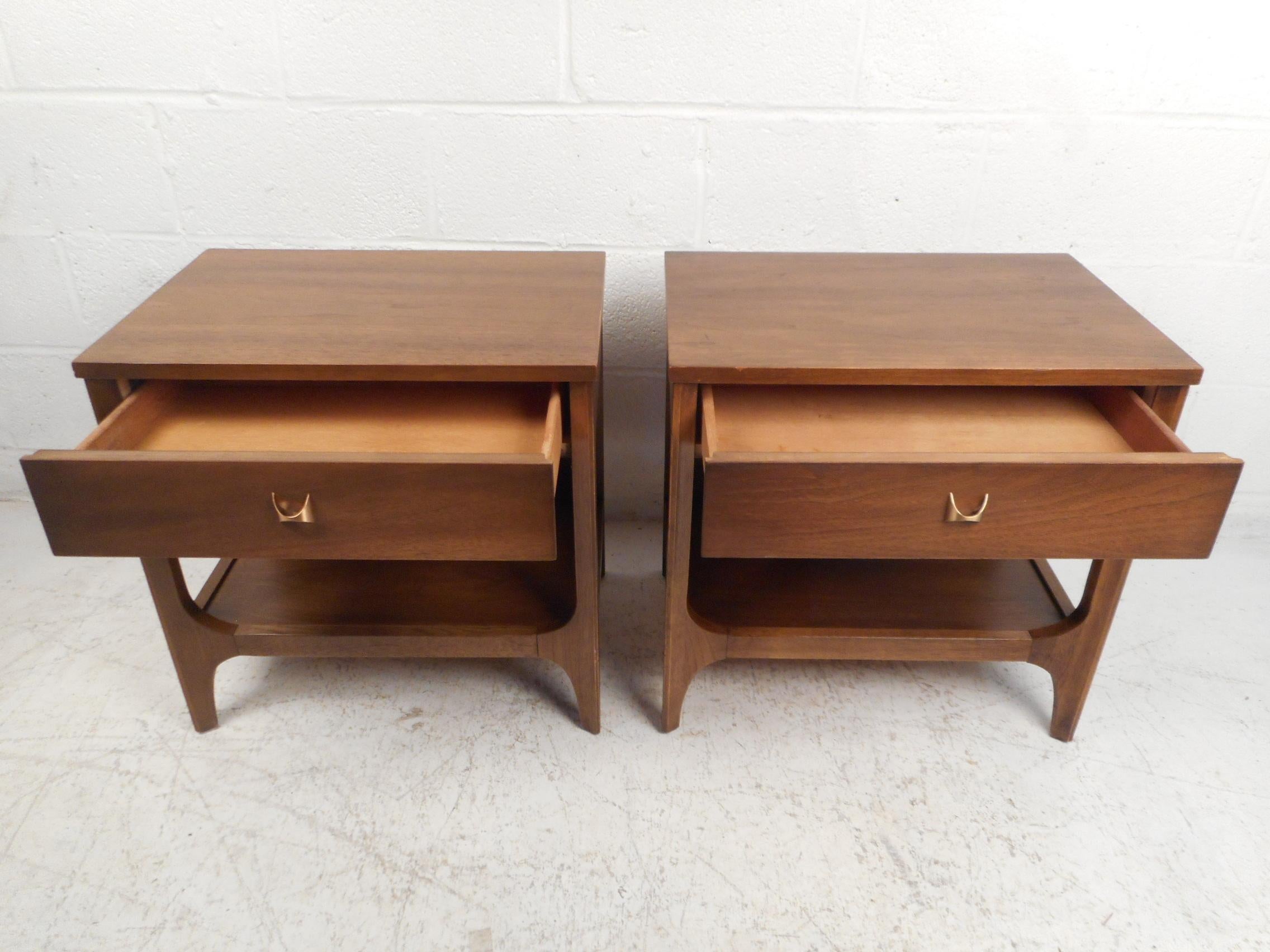 Mid-Century Modern Pair of Midcentury Nightstands or End Tables by Broyhill