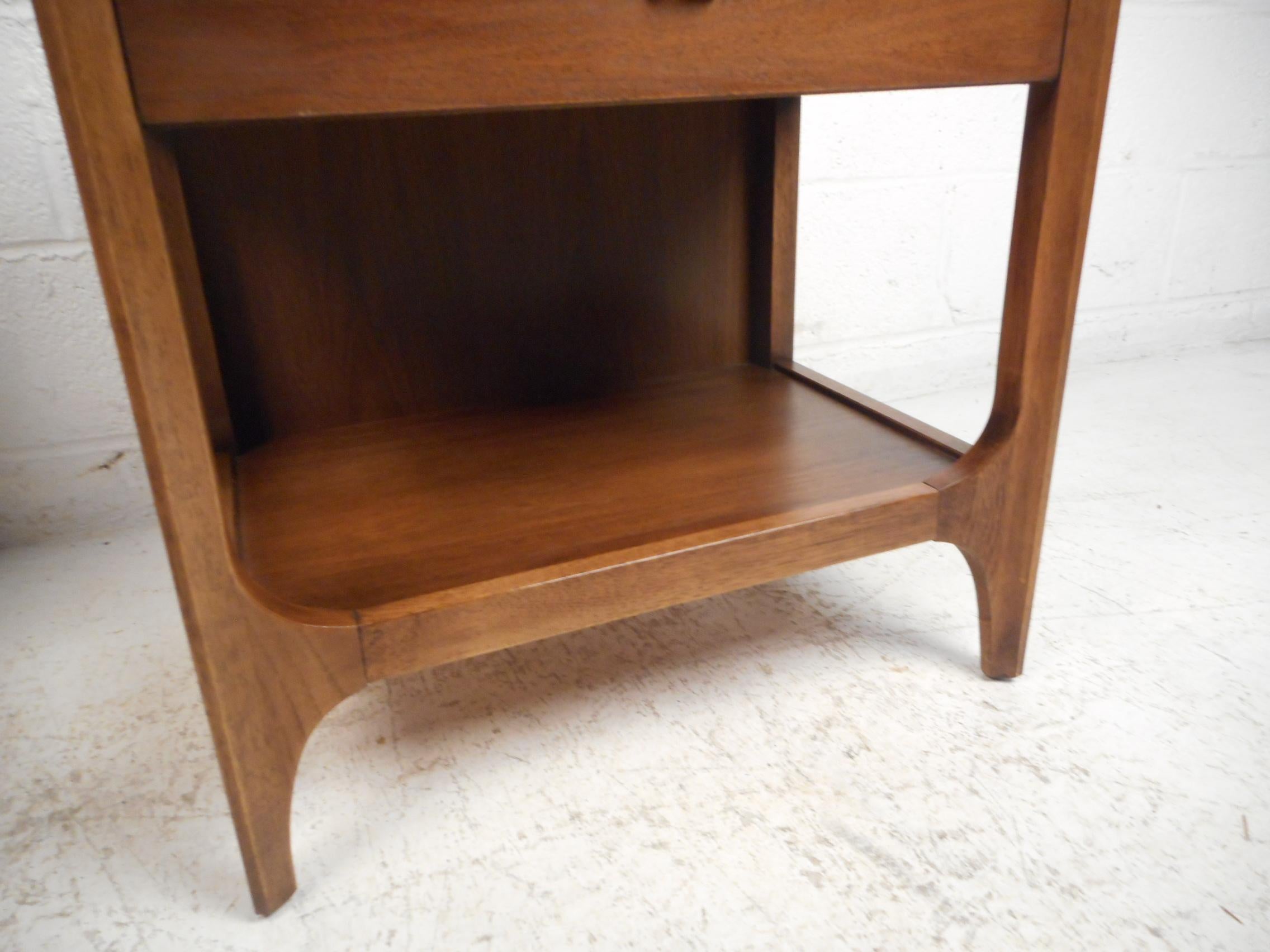 20th Century Pair of Midcentury Nightstands or End Tables by Broyhill