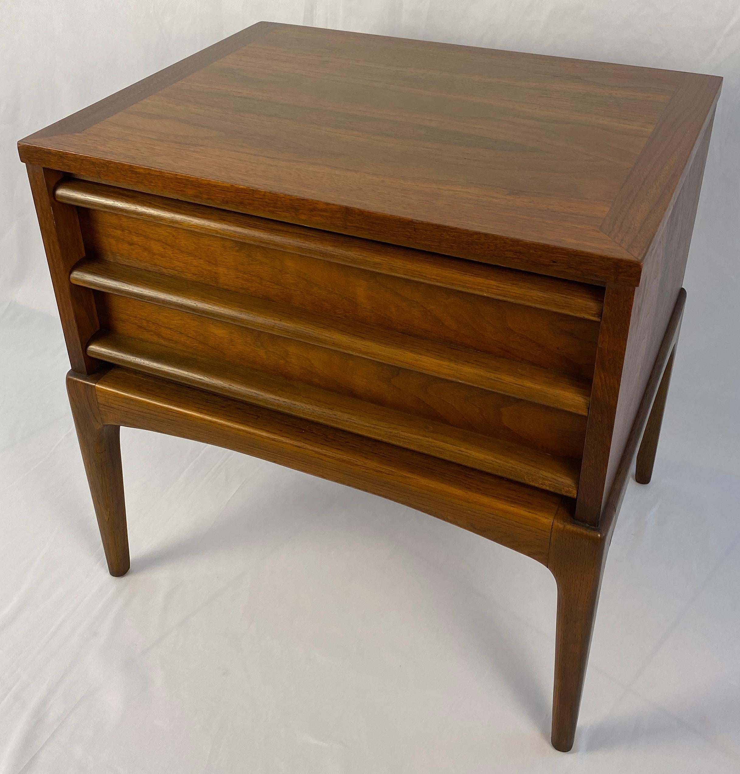 American Pair of Mid Century Nightstands Paul McCobb Style Bedside Tables, Refinished For Sale