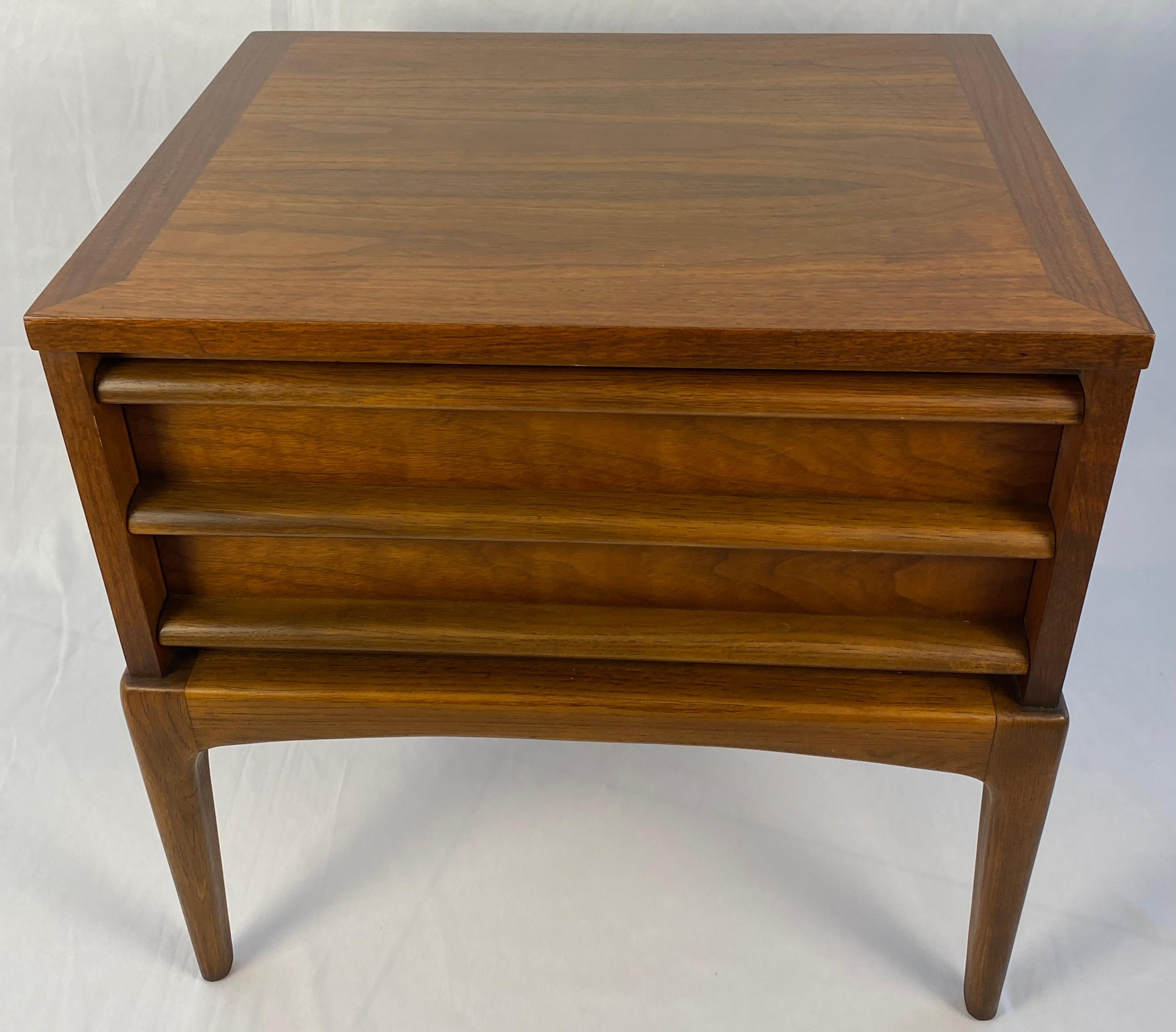20th Century Pair of Mid Century Nightstands Paul McCobb Style Bedside Tables, Refinished