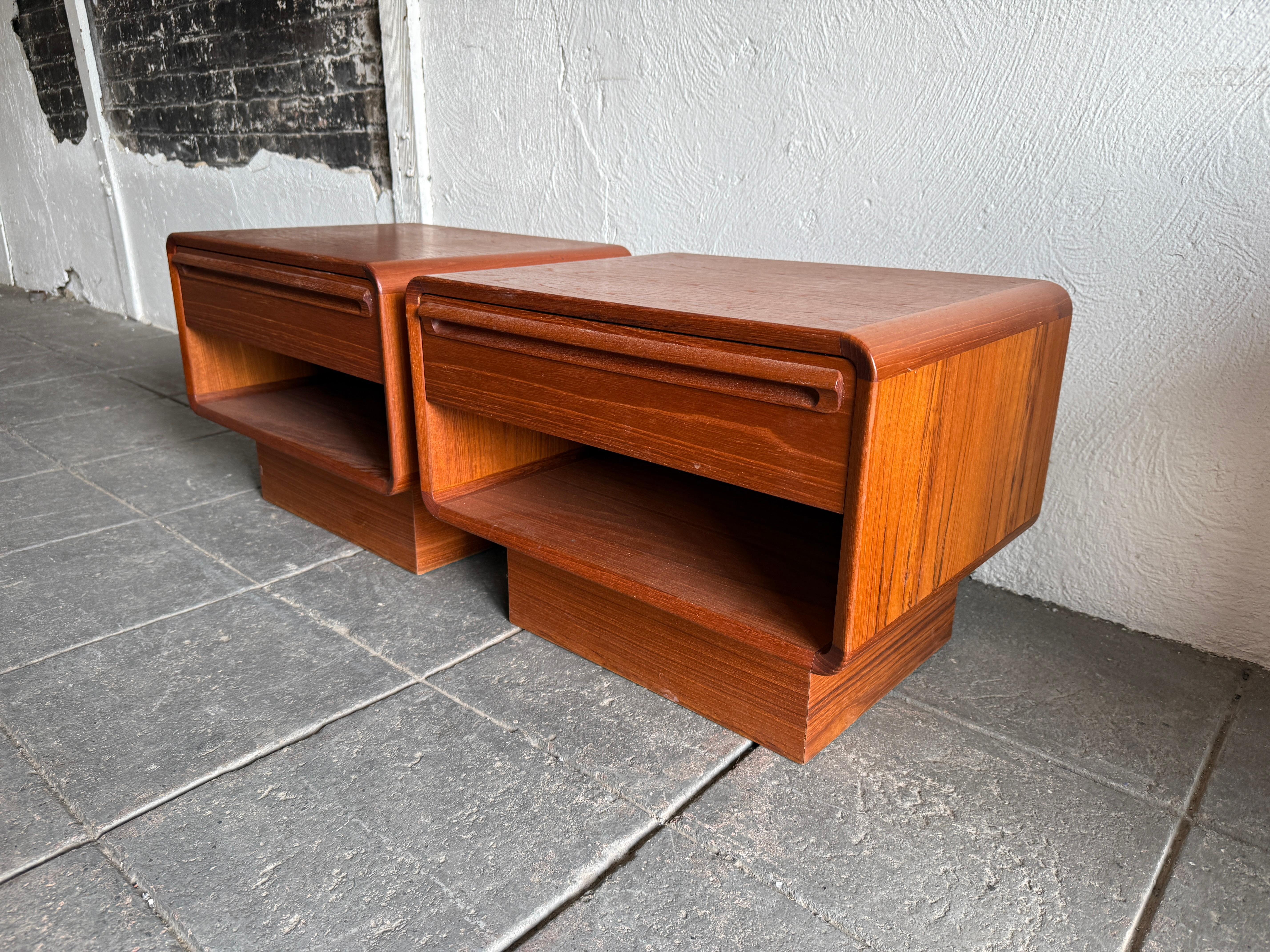 Mid-Century moderno Coppia di Comodini a un cassetto in teak della Norvegia moderna di metà secolo by Westnofa in vendita