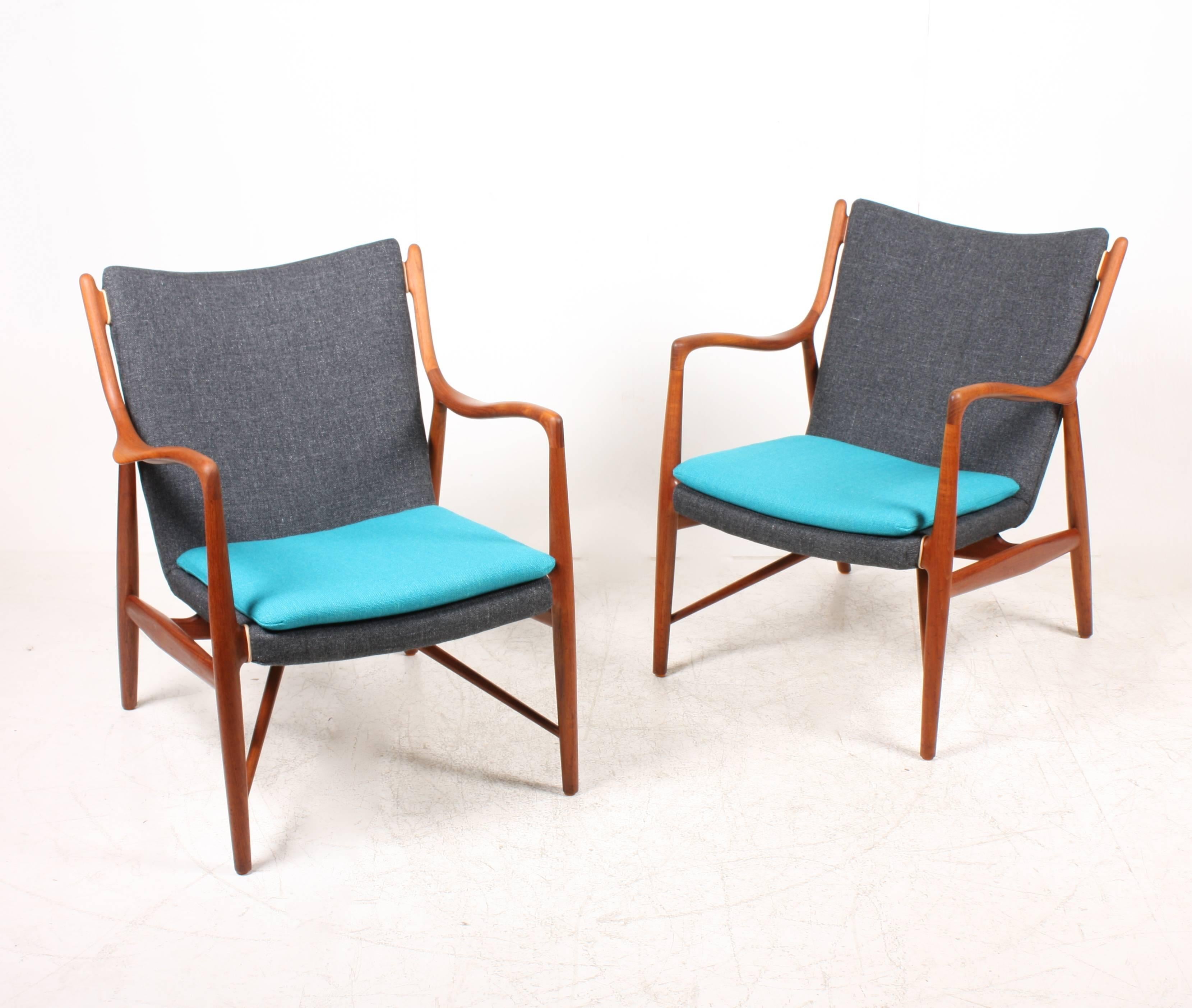 Pair of Midcentury NV45 Lounge chairs in Teak by Finn Juhl for Niels Vodder In Good Condition In Lejre, DK