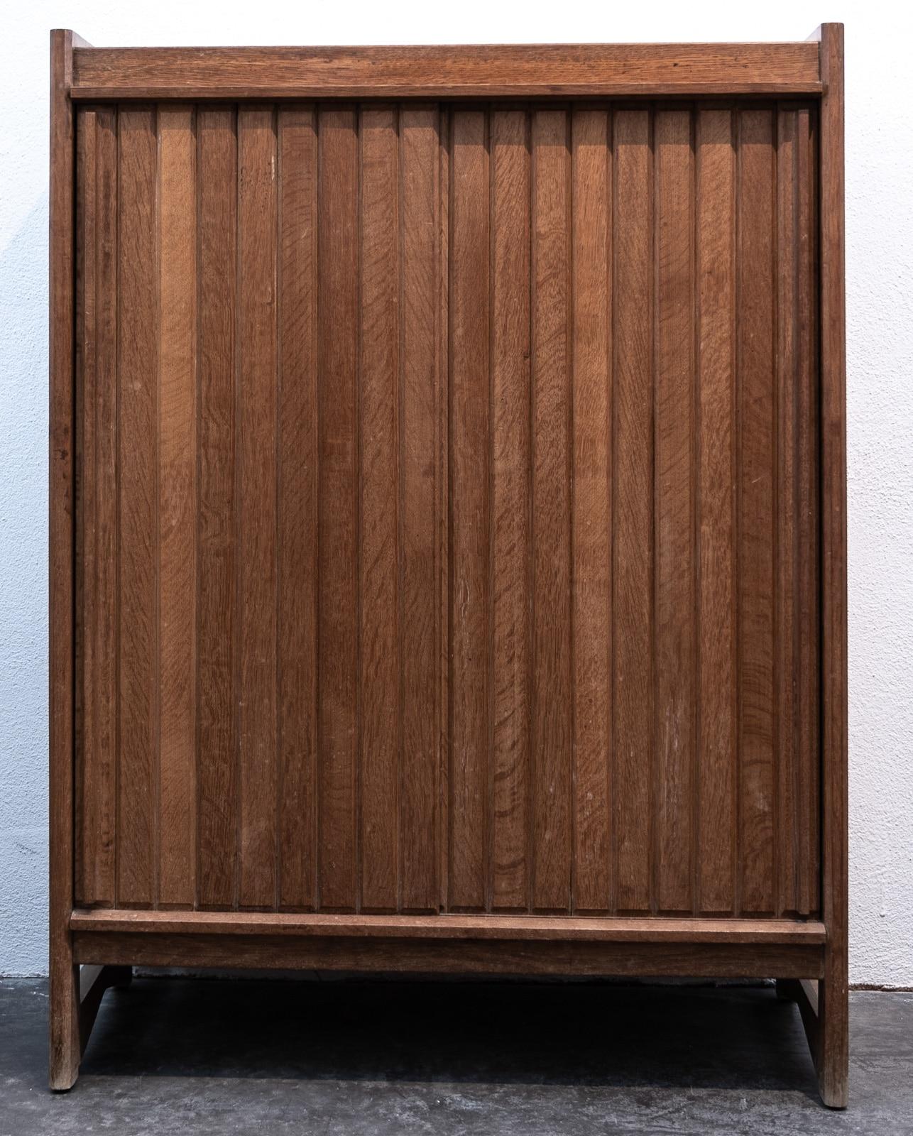 Pair of Mid Century Oak Cabinets by Guillerme et Chambron In Good Condition In Henley-on Thames, Oxfordshire