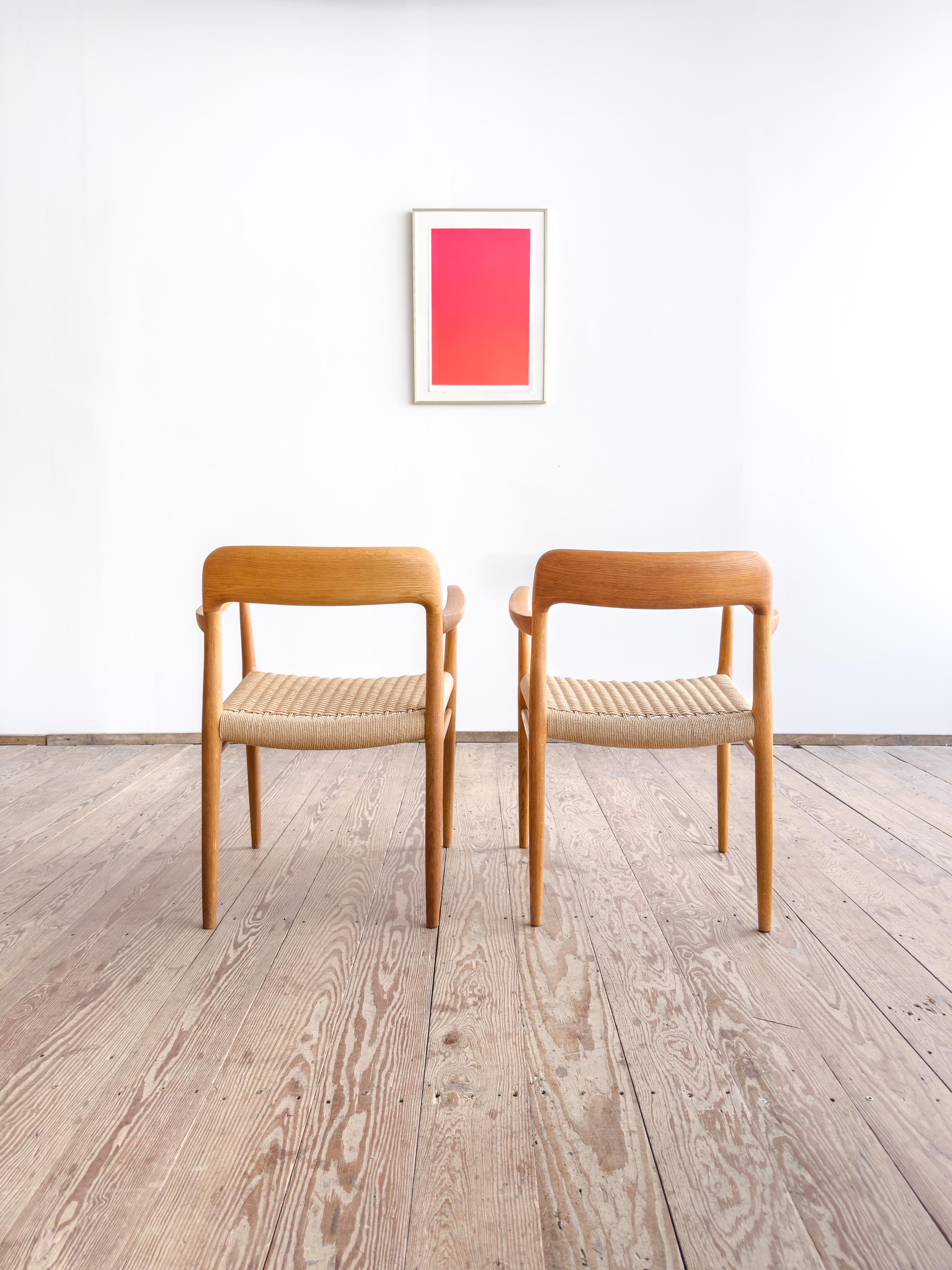 Hand-Carved Pair of Mid-Century Oak Dining Chairs #56 by Niels O. Møller for J. L. Moller For Sale