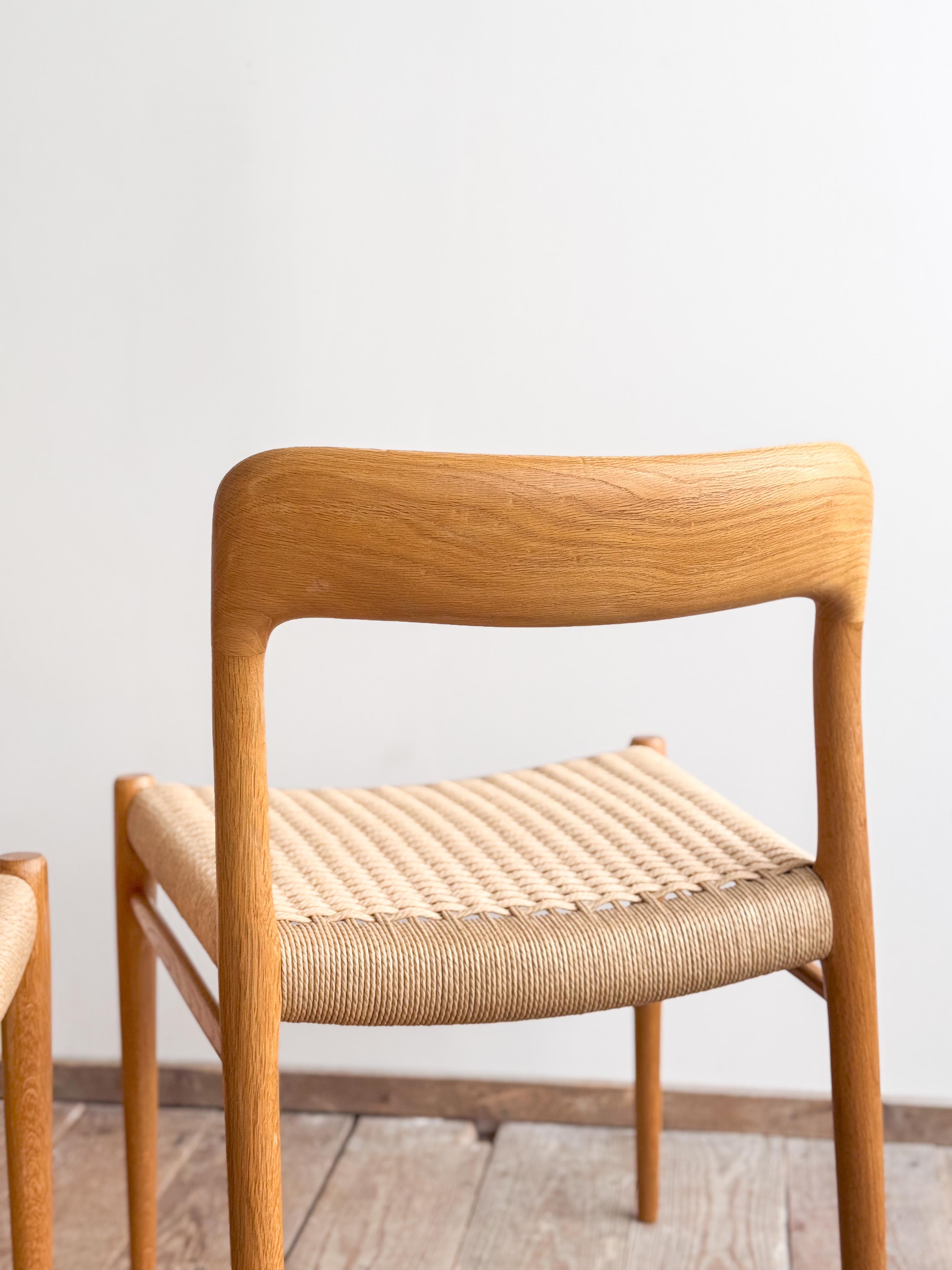 Pair of Mid-Century Oak Dining Chairs #75 by Niels O. Møller for J. L. Moller For Sale 2