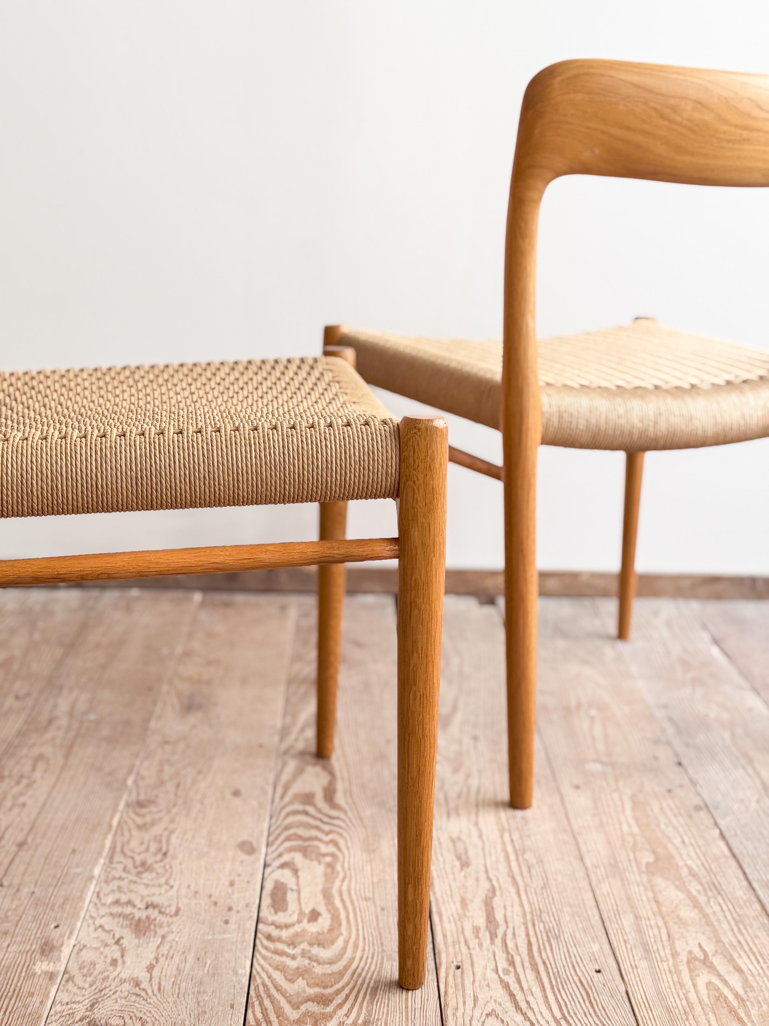 Mid-20th Century Pair of Mid-Century Oak Dining Chairs #75 by Niels O. Møller for J. L. Moller For Sale
