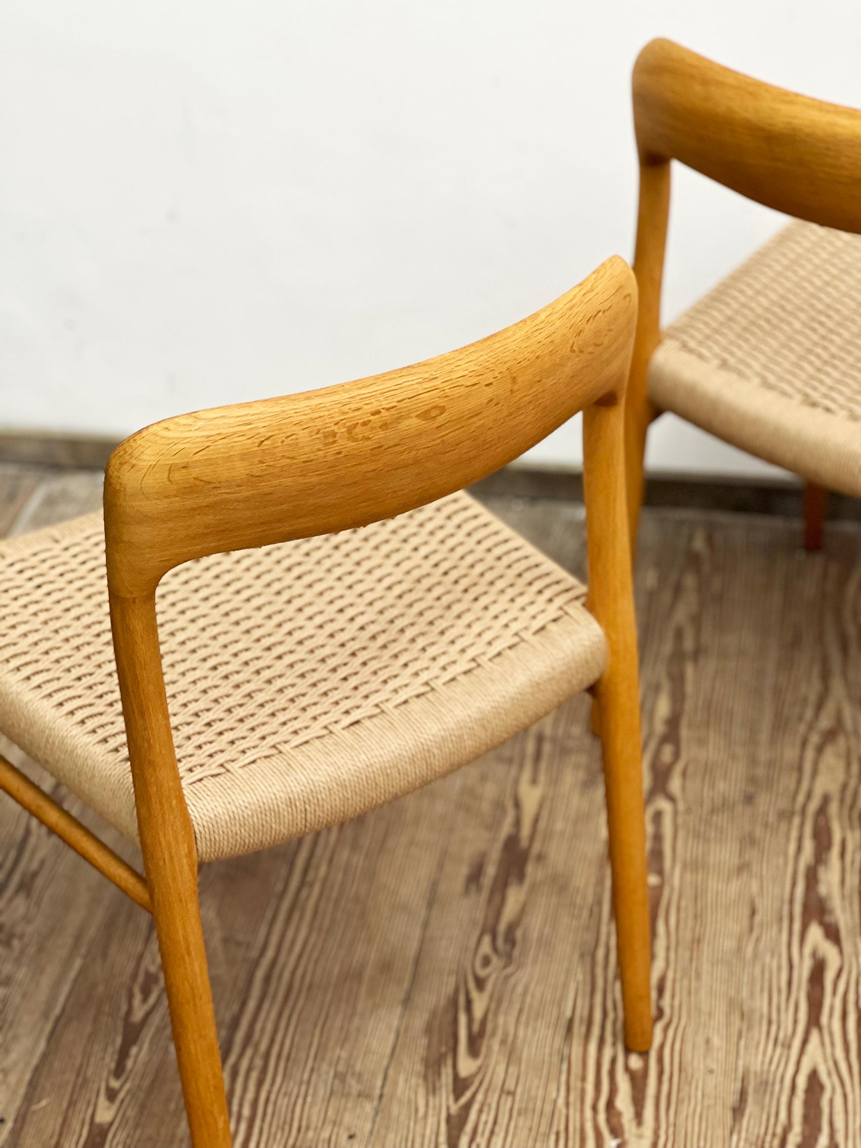 Mid-20th Century Pair of Mid-Century Oak Dining Chairs #75 by Niels O. Møller for J. L. Moller For Sale