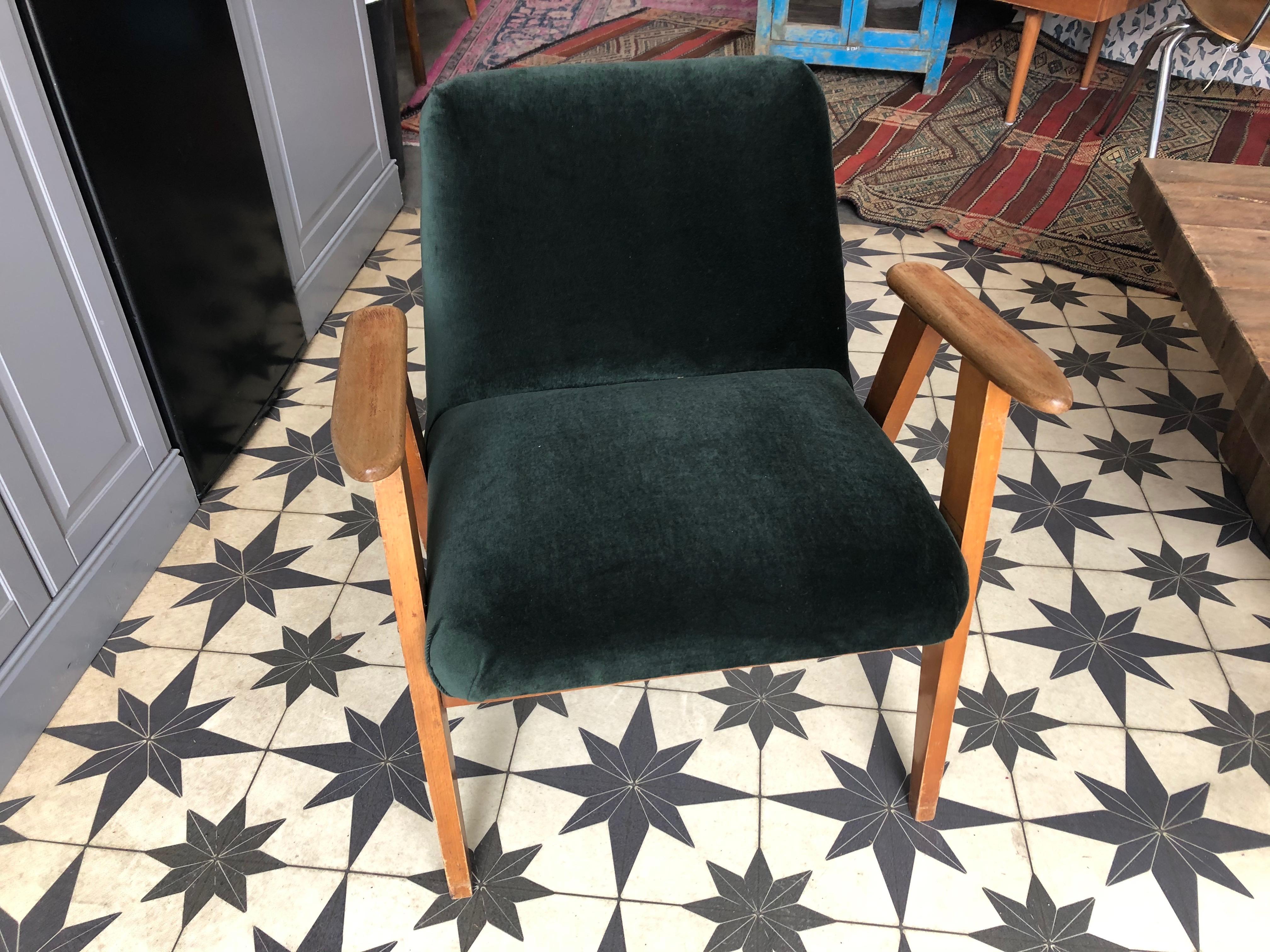 Pair of Mid Century Occasional Chairs In Excellent Condition In Los Angeles, CA