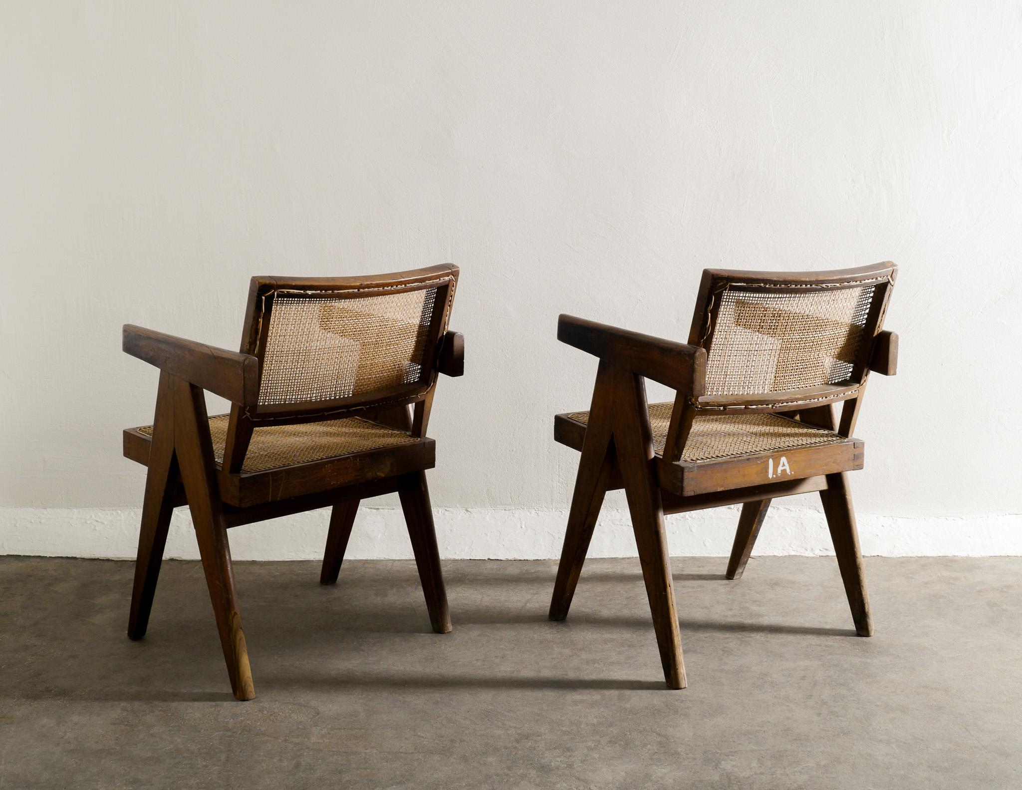 Mid-Century Modern Paire de chaises de bureau du milieu du siècle en teck de Pierre Jeanneret pour Chandigarh  en vente