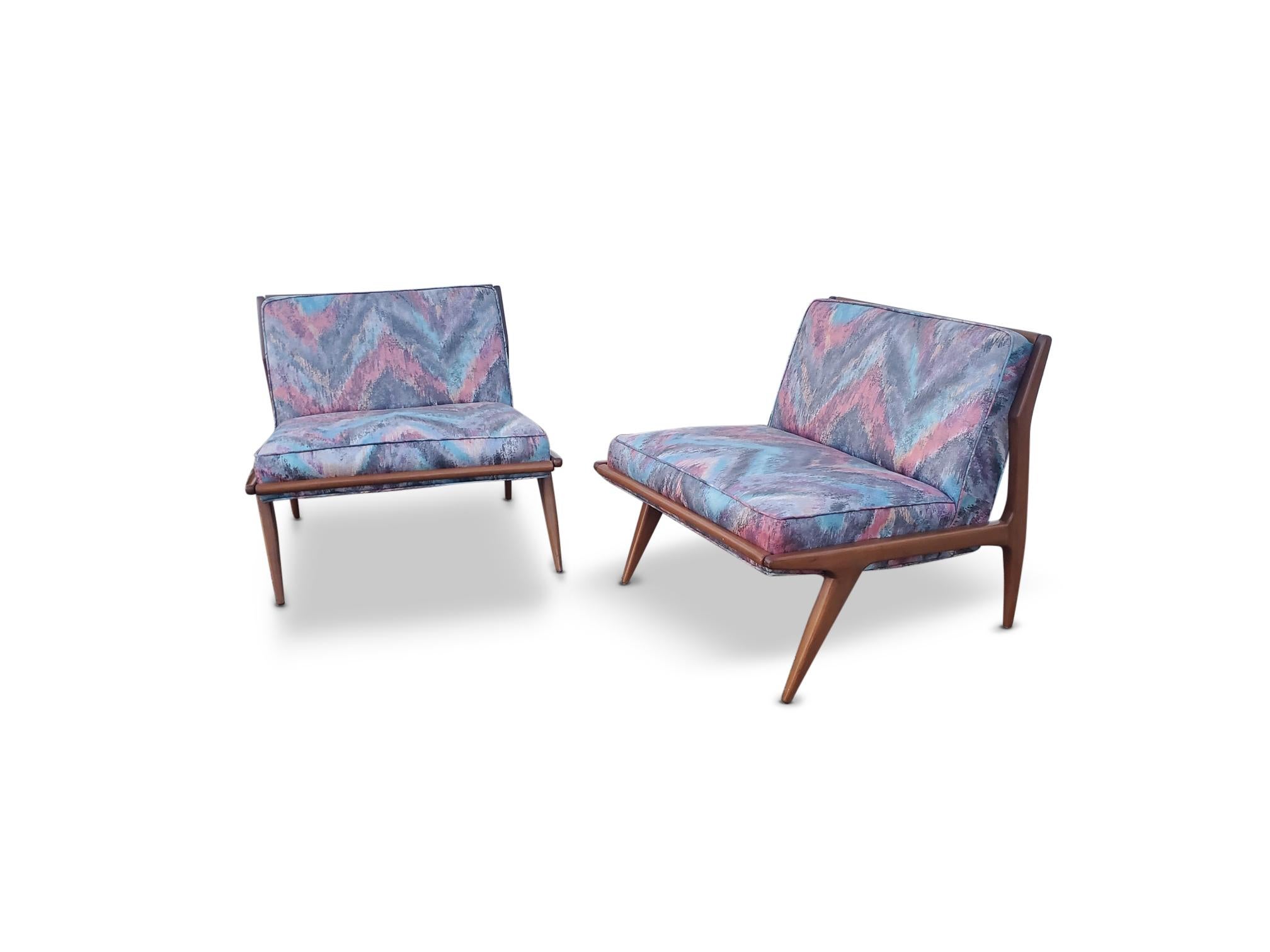Mid-Century Modern Pair of Mid-Century Oversized Sculpted Slipper Lounge Chairs  For Sale