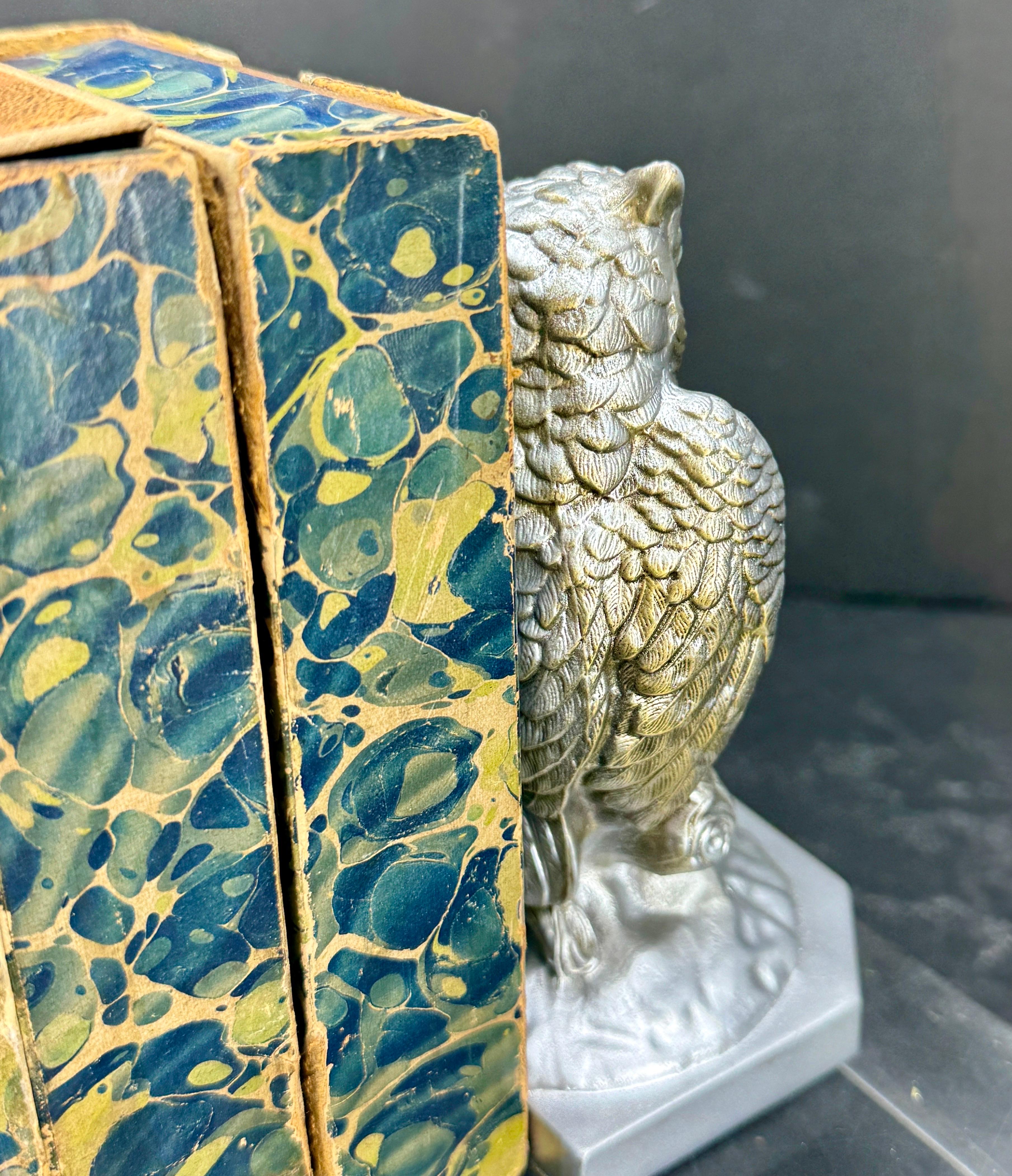 Paire de serre-livres hibou du milieu du siècle en argent en vente 8