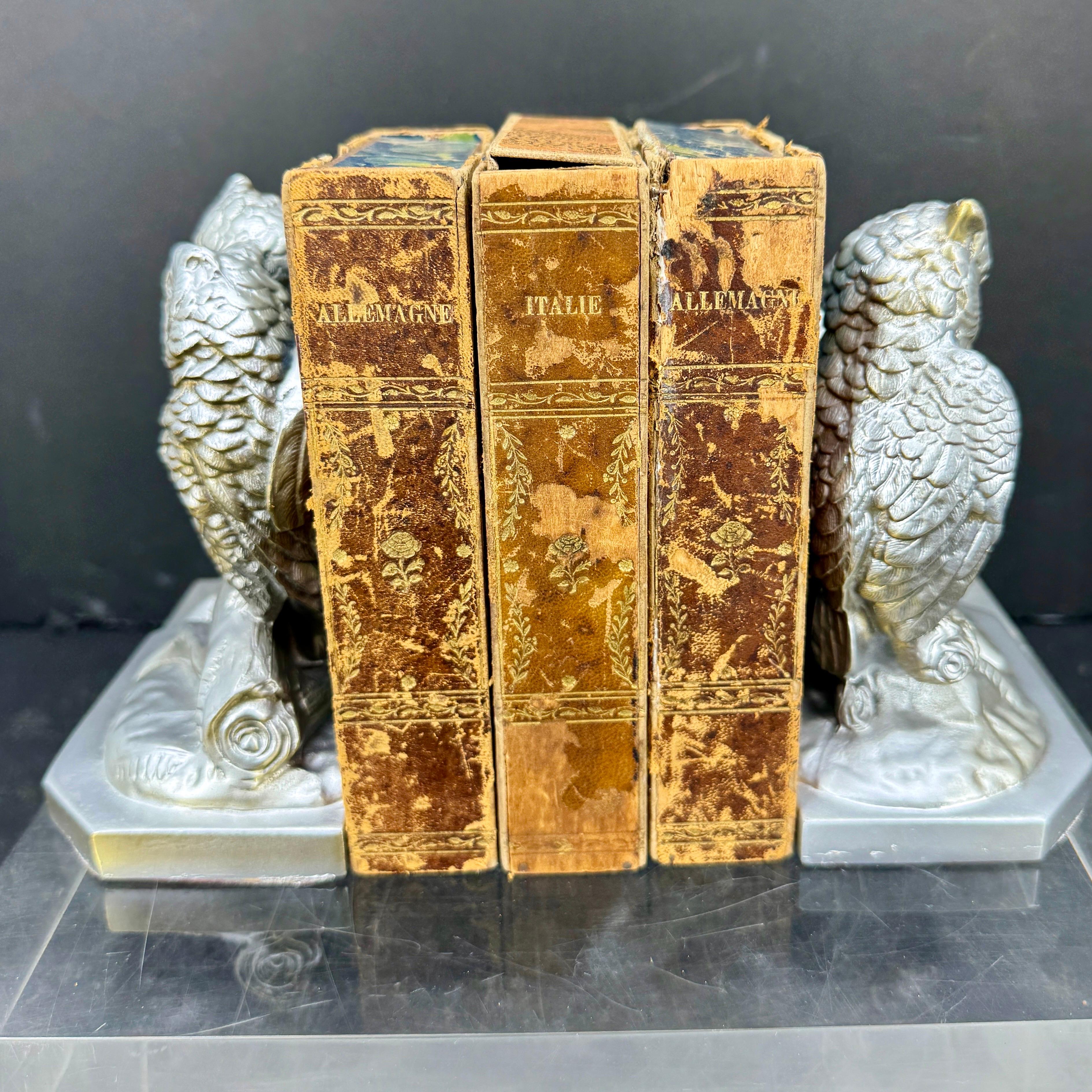 Mid-Century Modern Paire de serre-livres hibou du milieu du siècle en argent en vente