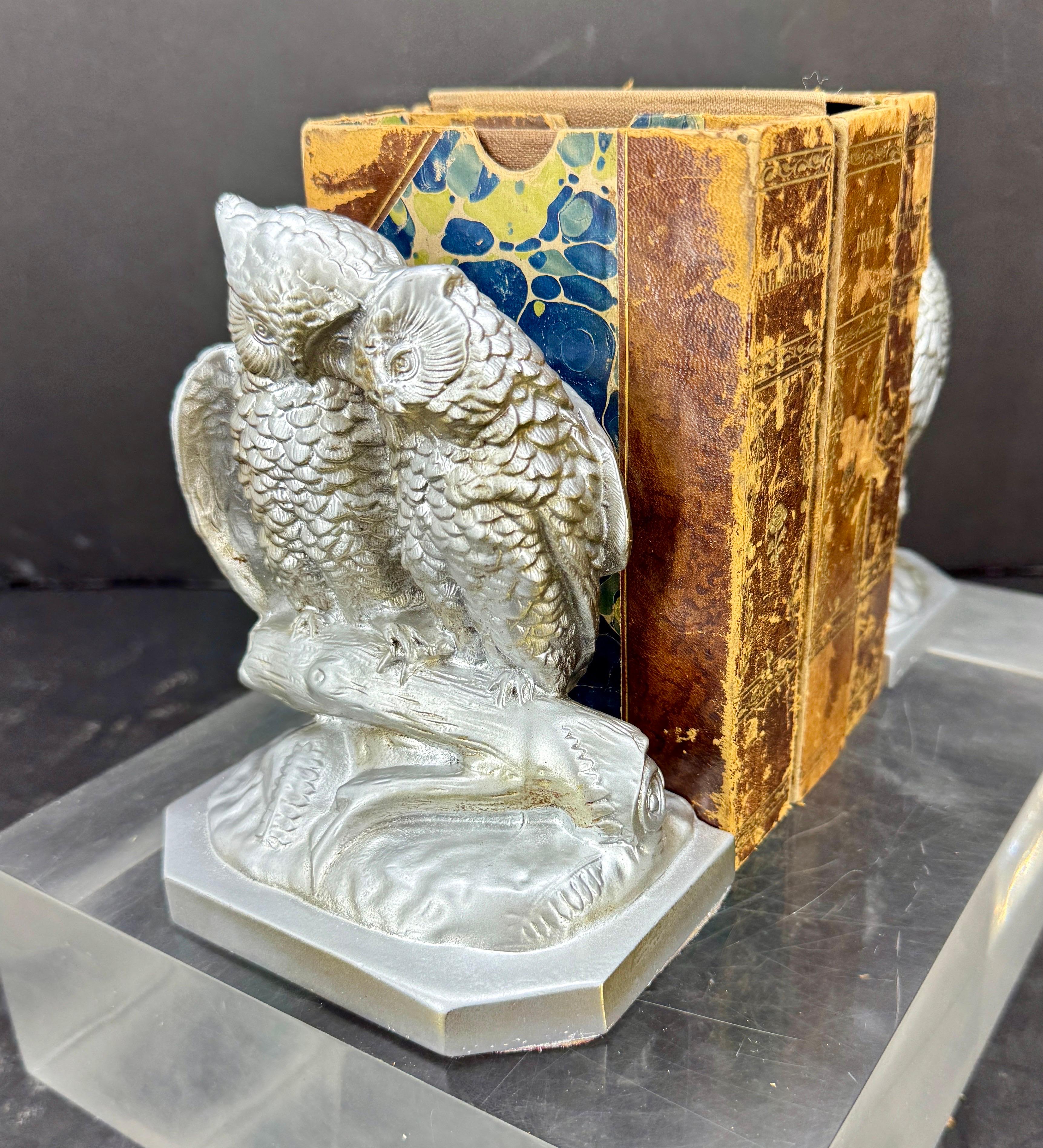 Fait main Paire de serre-livres hibou du milieu du siècle en argent en vente