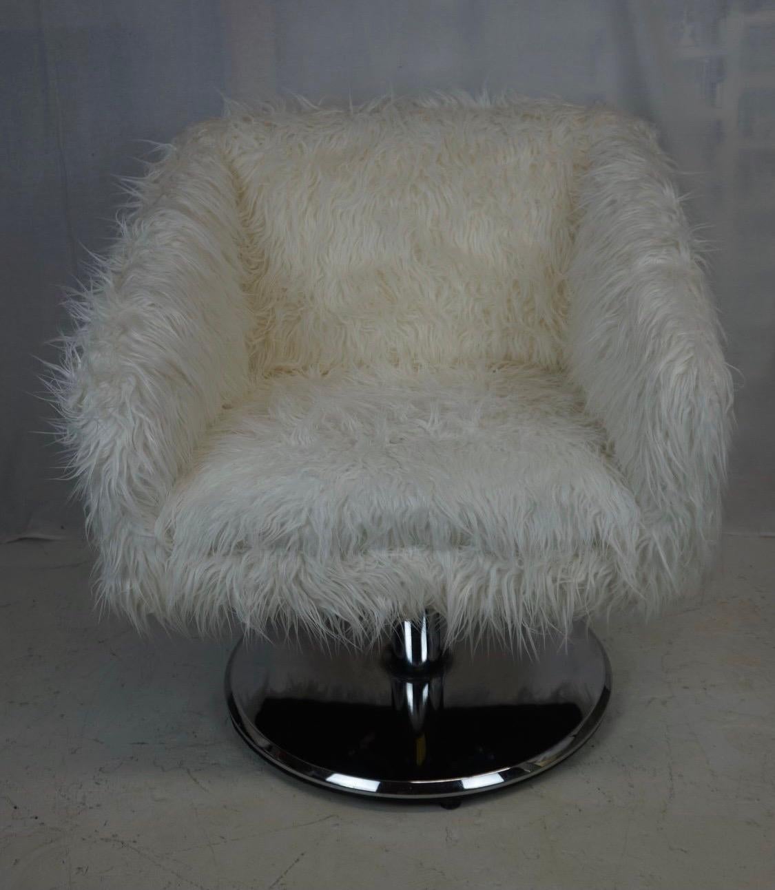 Mid-Century Modern Pair of Midcentury Pair of Swivel Chairs in Mongolian Faux Fur