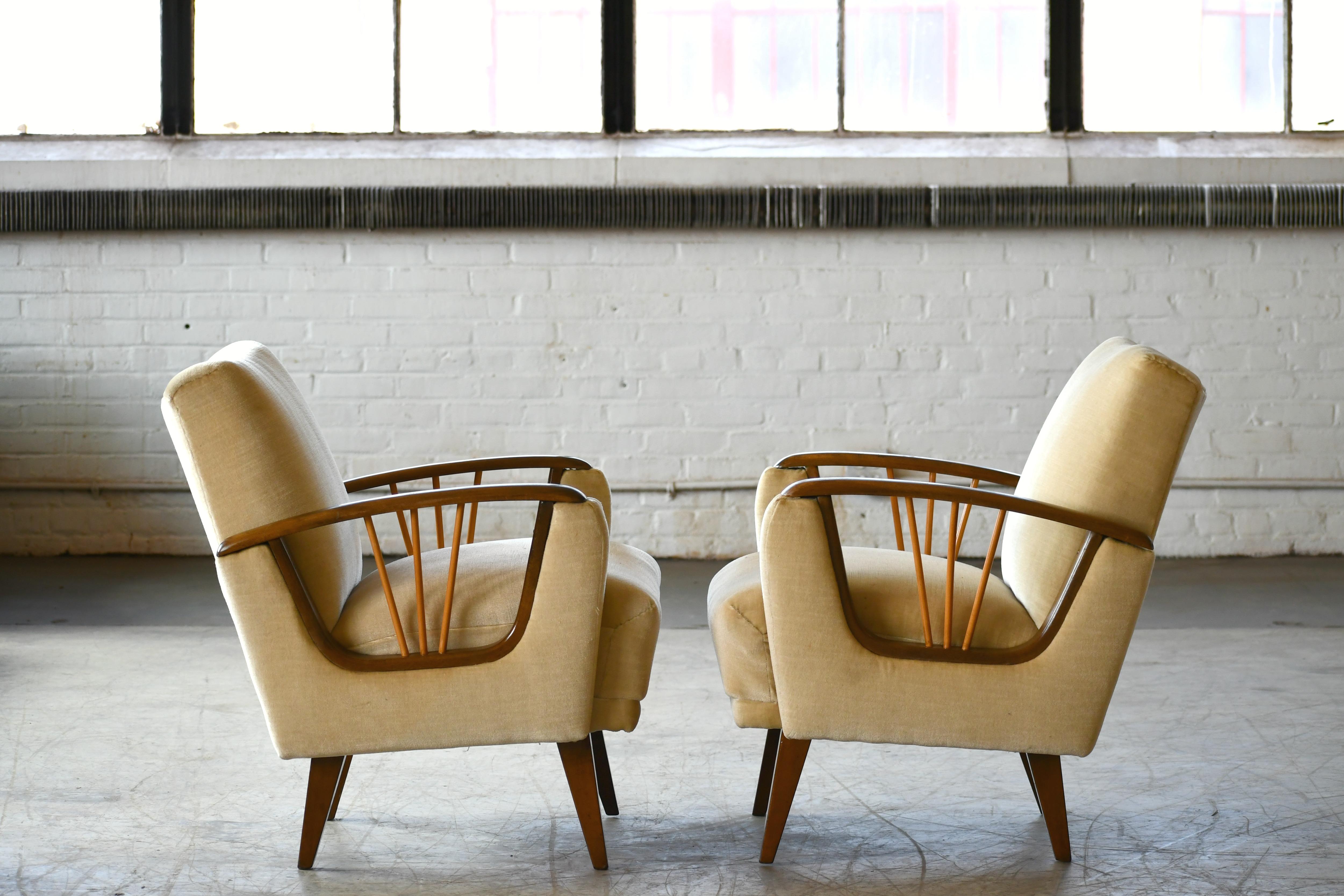 Mid-Century Modern Pair of Midcentury Paolo Buffa Style Lounge Chairs with Wooden Armrests