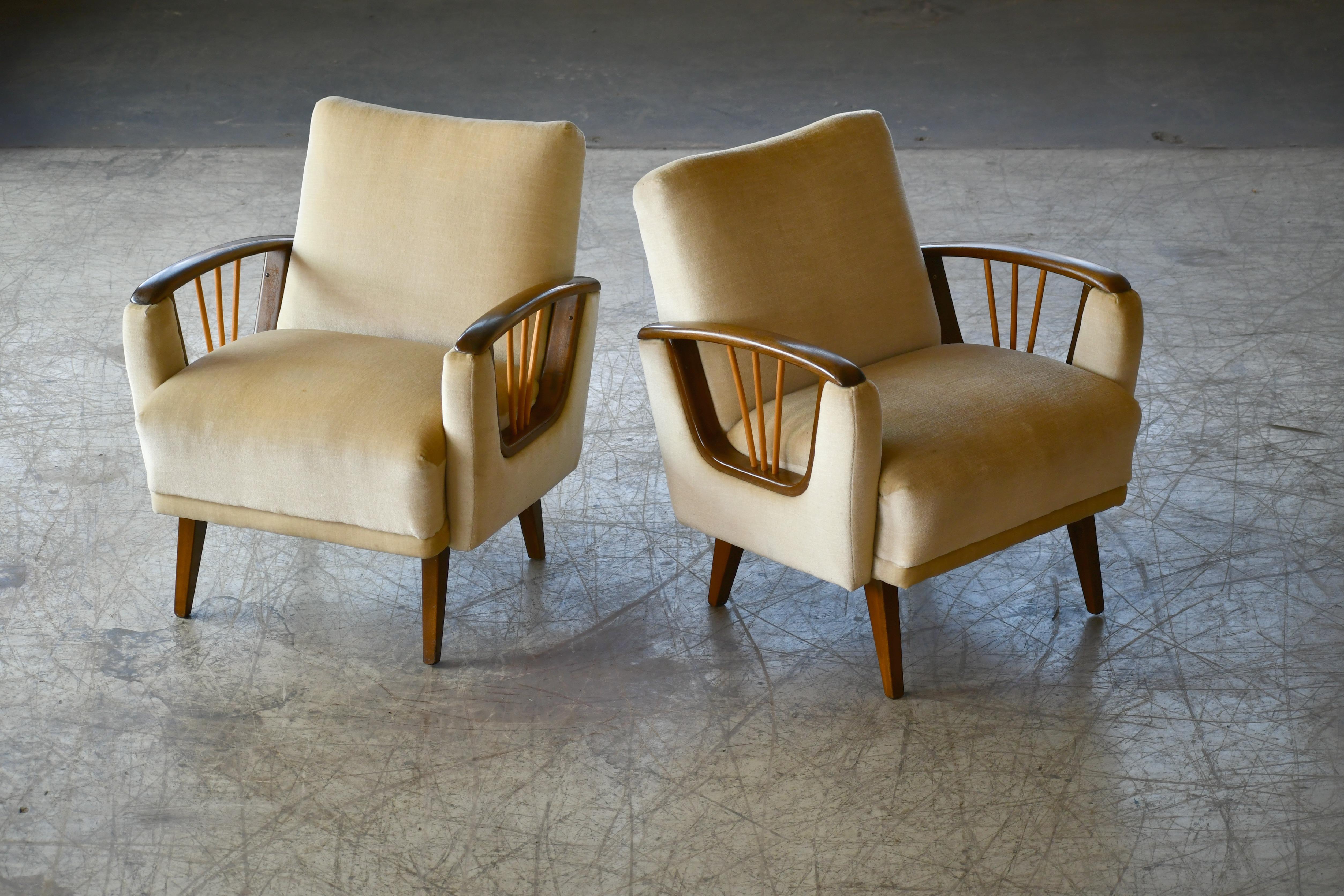 Mid-20th Century Pair of Midcentury Paolo Buffa Style Lounge Chairs with Wooden Armrests