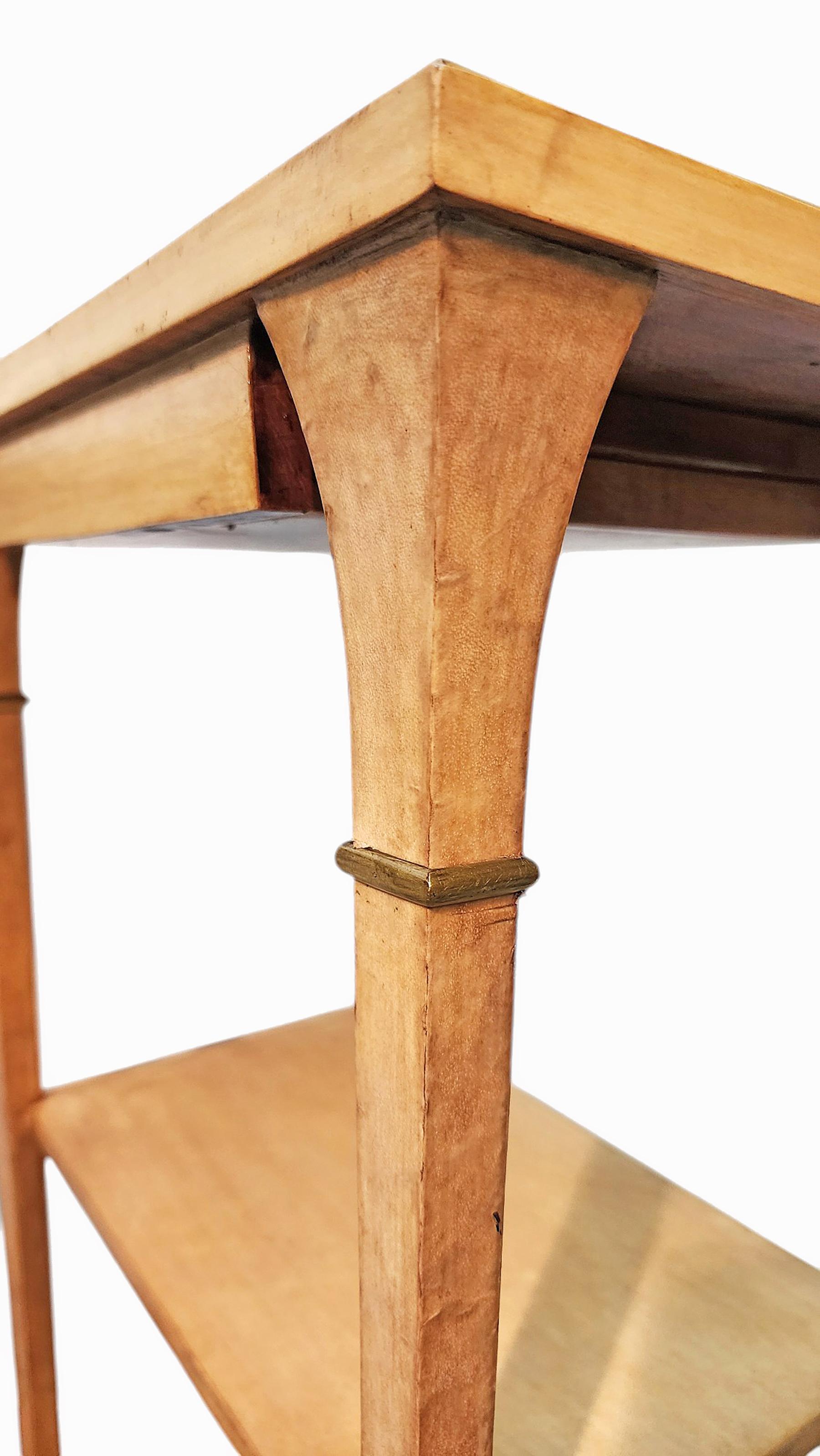 Pareja de mesas auxiliares de madera recubiertas de pergamino de mediados de siglo, Maison Jansen, Francia en venta 3