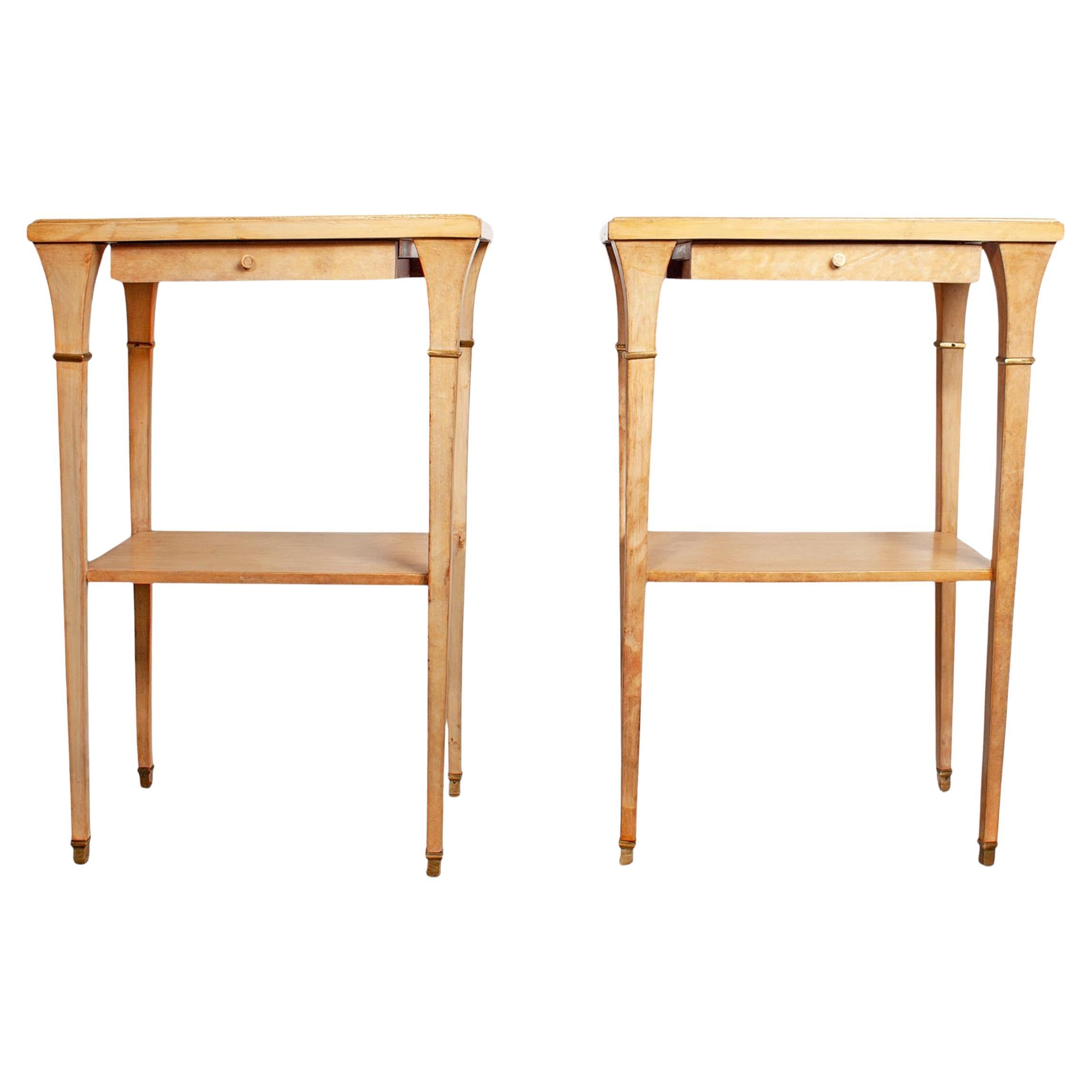 Pareja de mesas auxiliares de madera recubiertas de pergamino de mediados de siglo, Maison Jansen, Francia