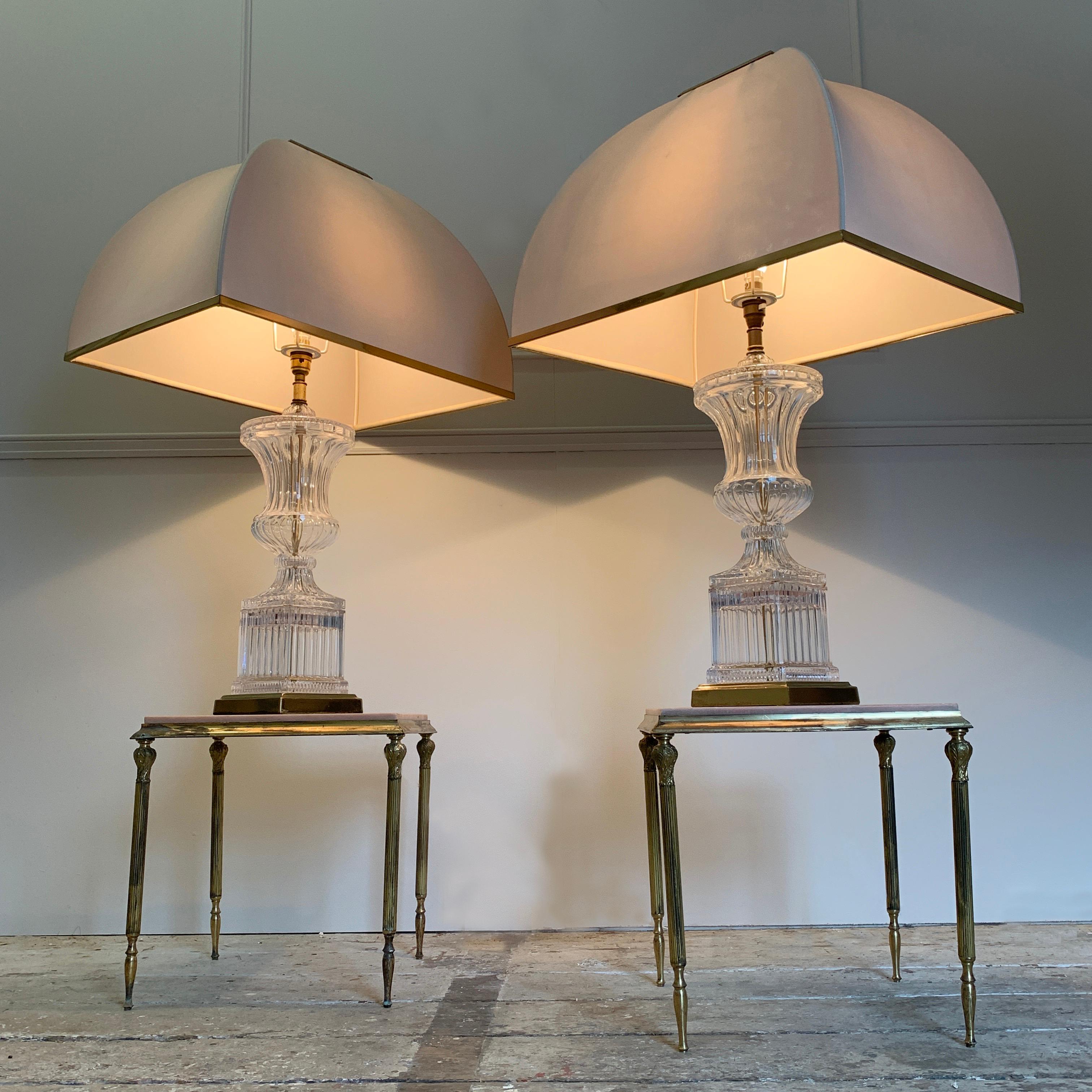 Pair of Midcentury Paul Hanson Attributed Glass Urn Lamps In Good Condition In Hastings, GB