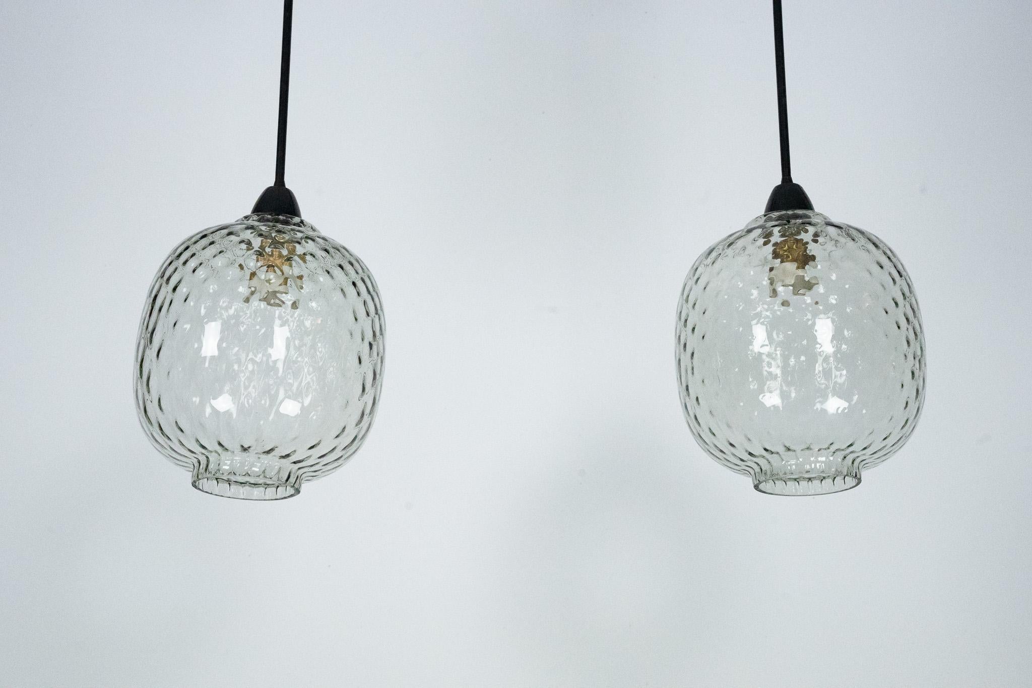 Mid-Century moderno Coppia di lampade a sospensione di metà secolo in vetro di Murano fumé, Italia, anni '50 in vendita