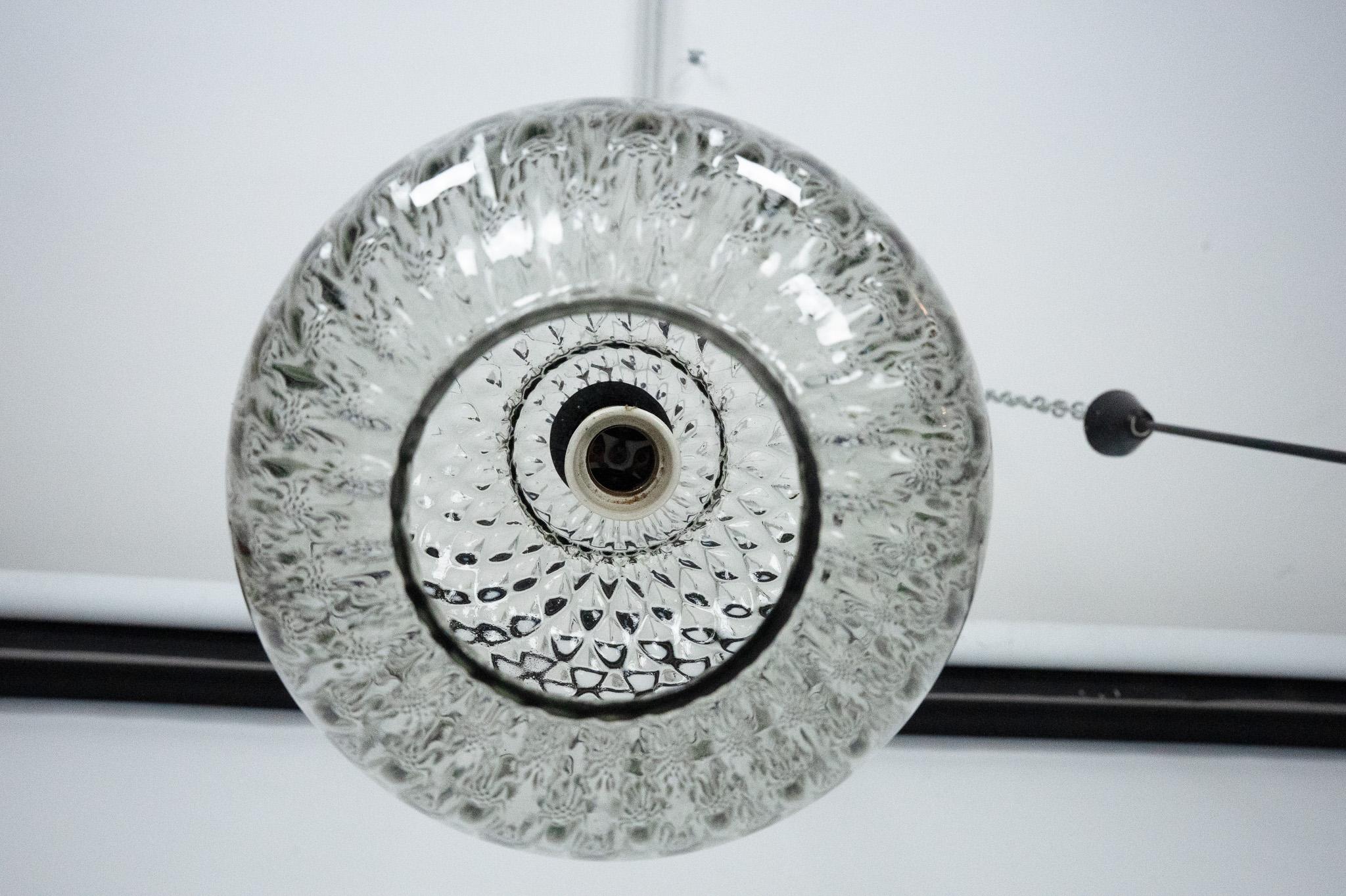 XX secolo Coppia di lampade a sospensione di metà secolo in vetro di Murano fumé, Italia, anni '50 in vendita