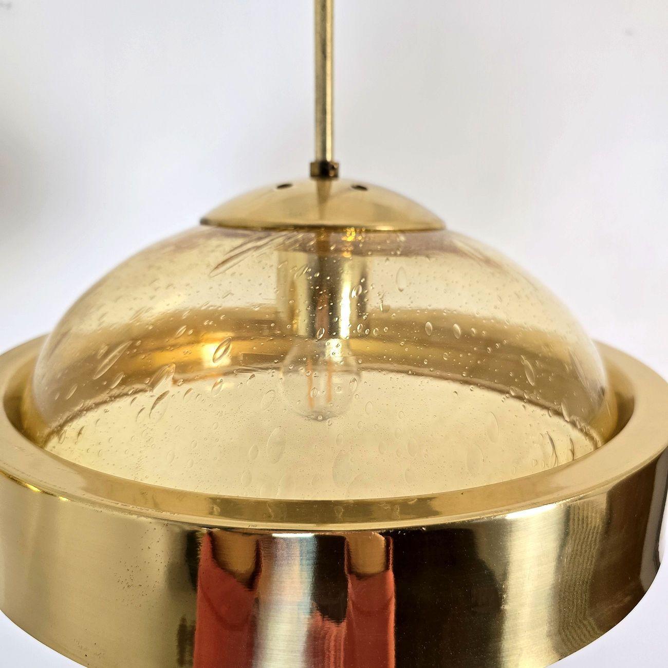 Paire de lampes suspendues du milieu du siècle dernier en vente 3