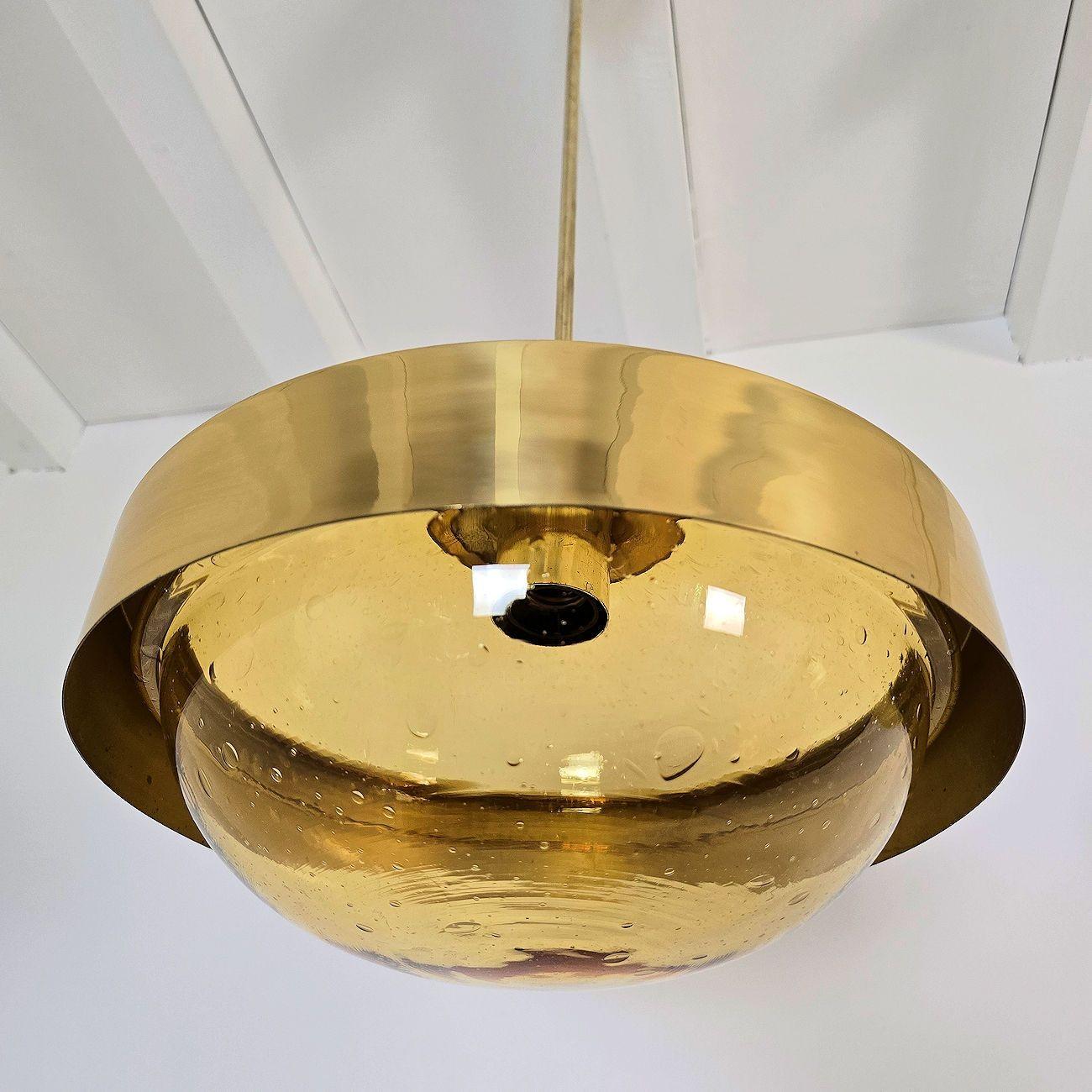 Paire de lampes suspendues du milieu du siècle dernier en vente 1