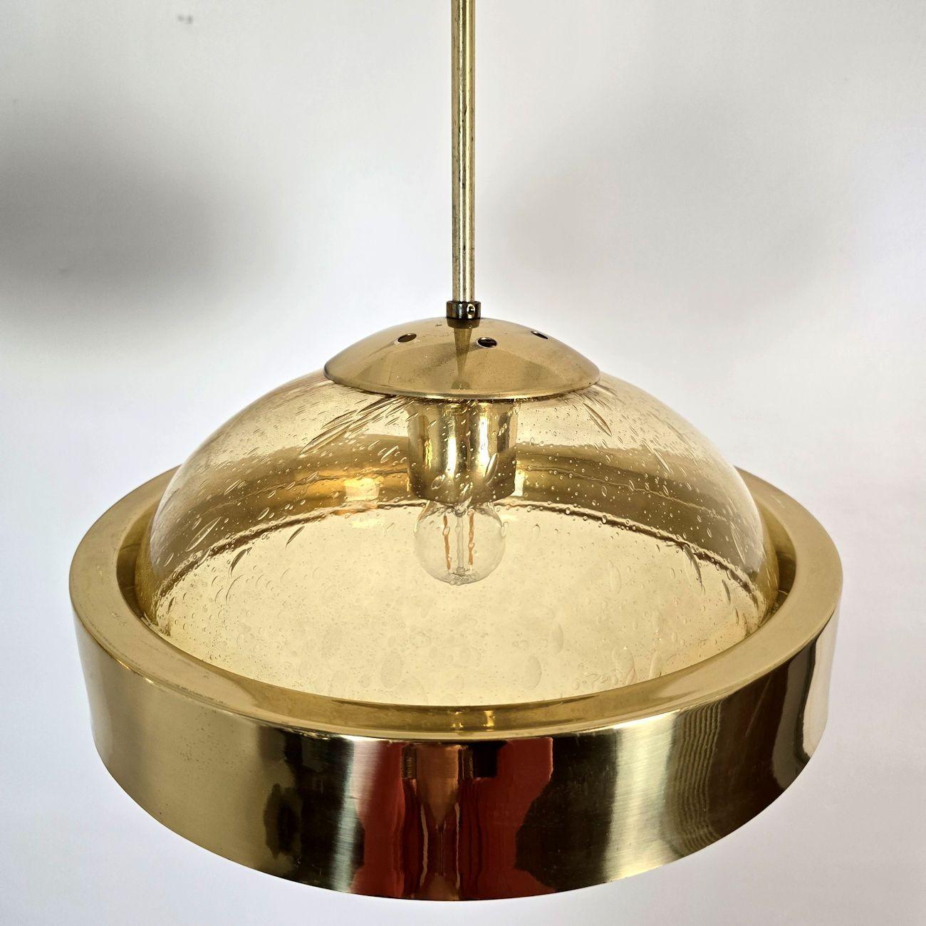Paire de lampes suspendues du milieu du siècle dernier en vente 2