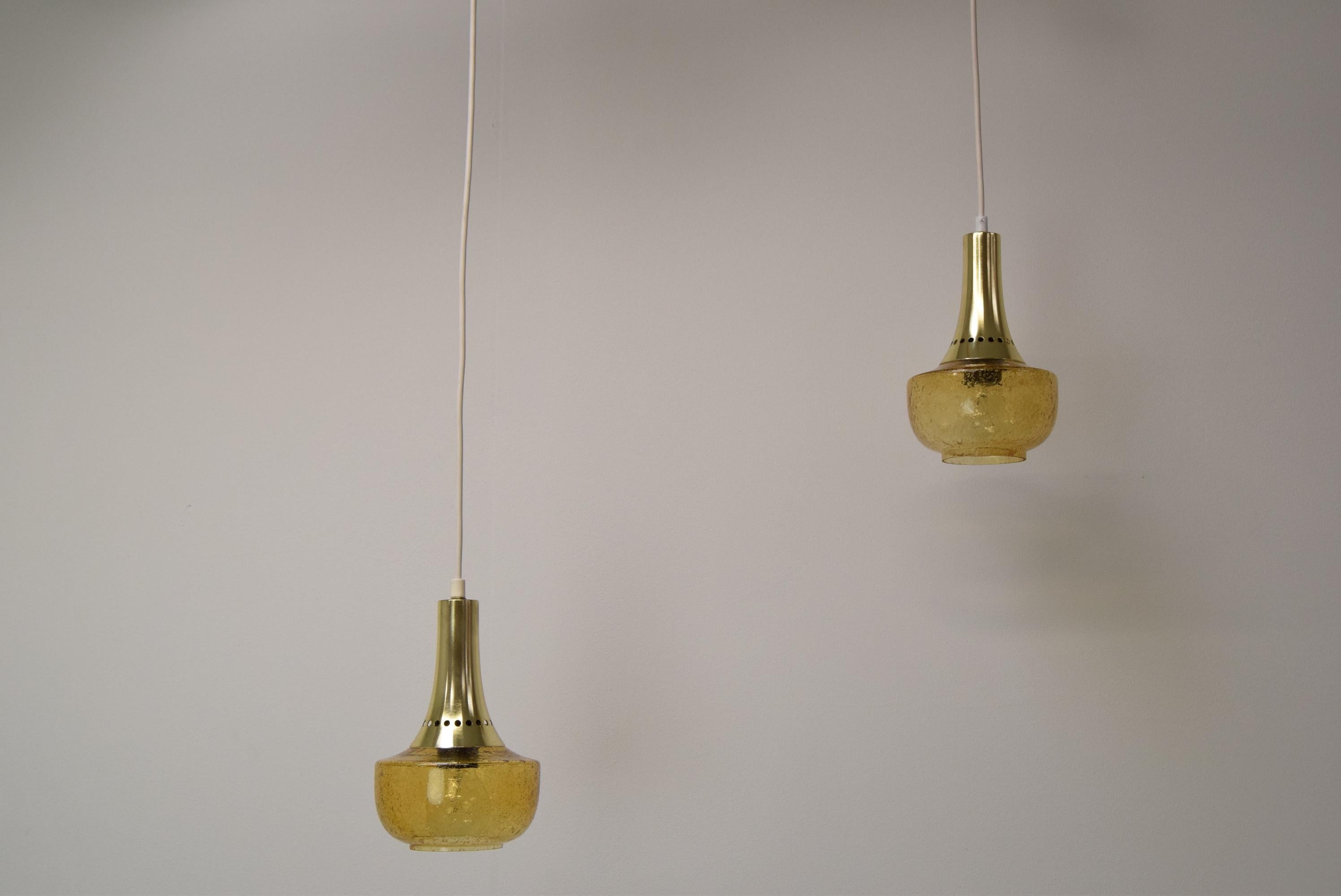 
Realizzato in vetro, ottone
Con patina invecchiata
Nuovo cablaggio
1x lampadina E27 o E26
La lunghezza del cavo può essere regolata
Cablaggio USA Compatibile
Buone condizioni
