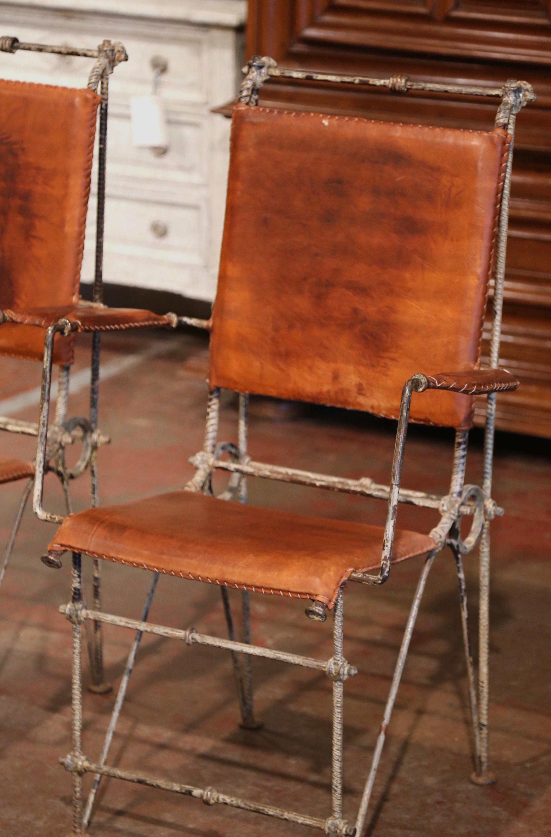 20th Century Pair of Mid-Century Peruvian Painted Wrought Iron and Leather Campaign Chairs For Sale