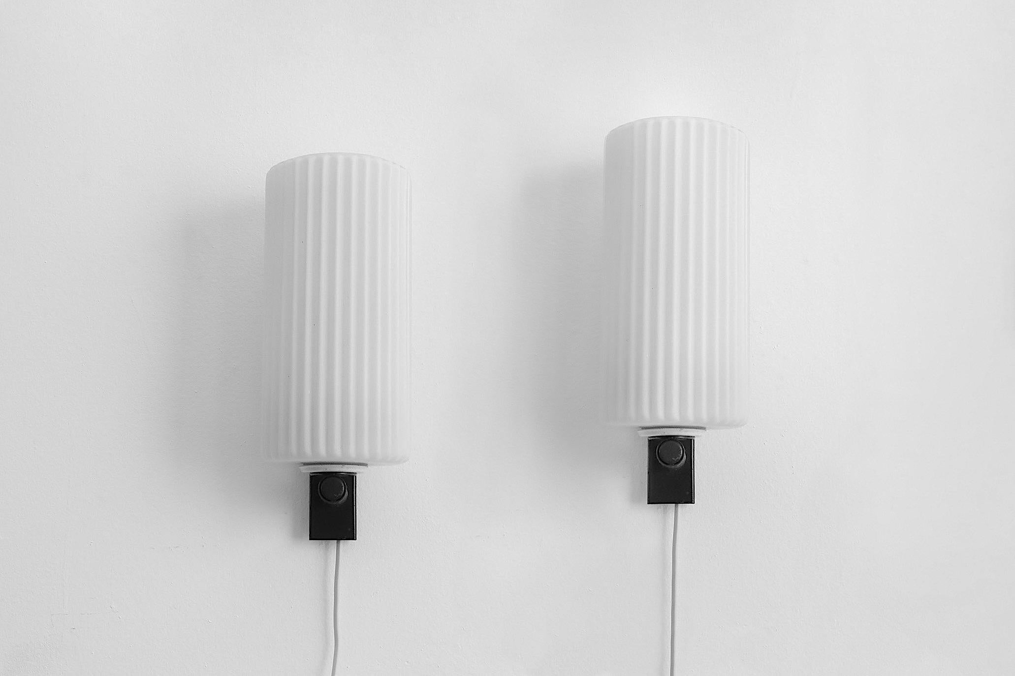 Pair of Mid-Century Philips Milk Glass Wall Sconces 6