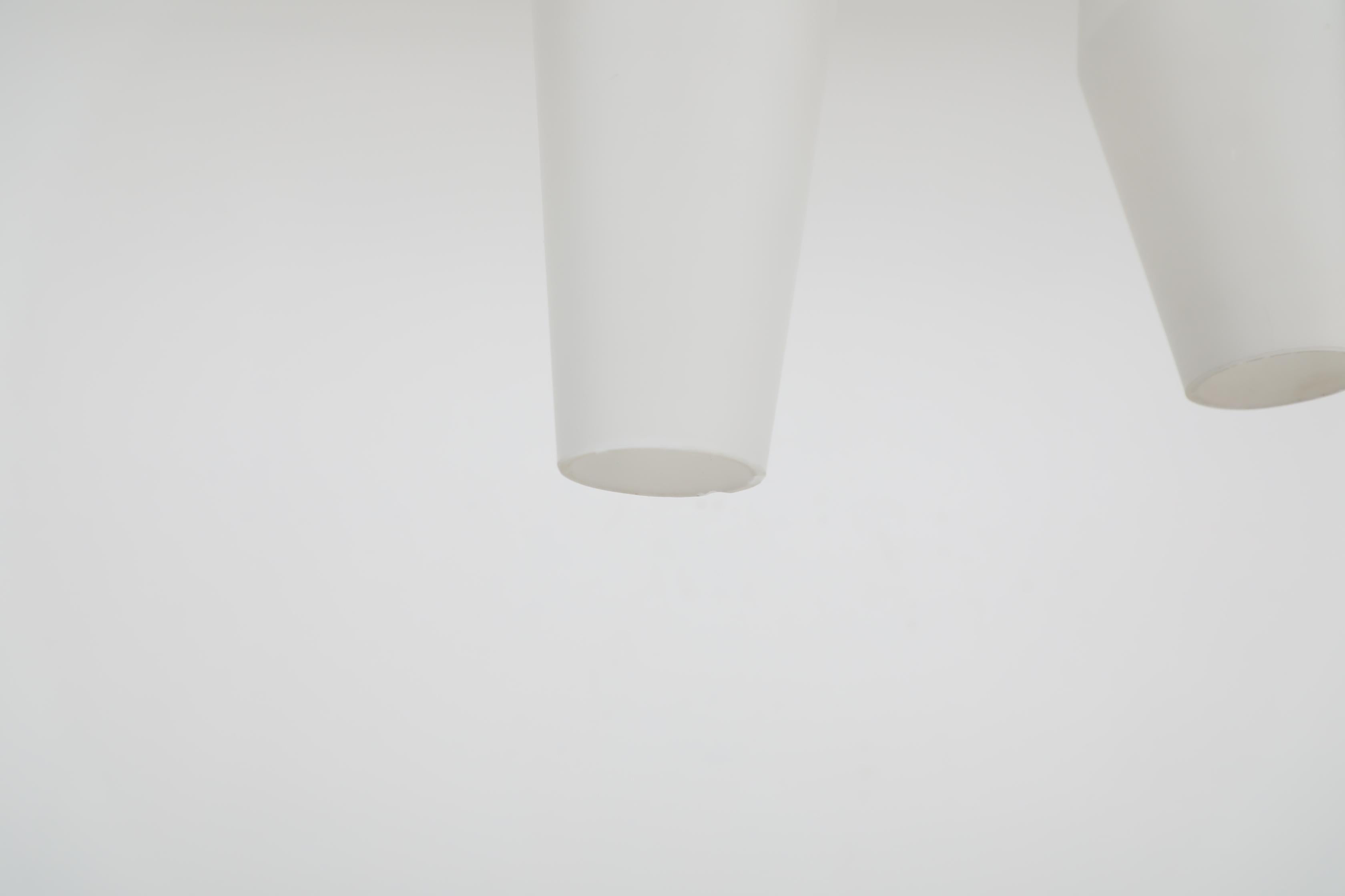 Paar Philips-Opal- Milchglas-Pendelleuchten aus der Mitte des Jahrhunderts im Angebot 10
