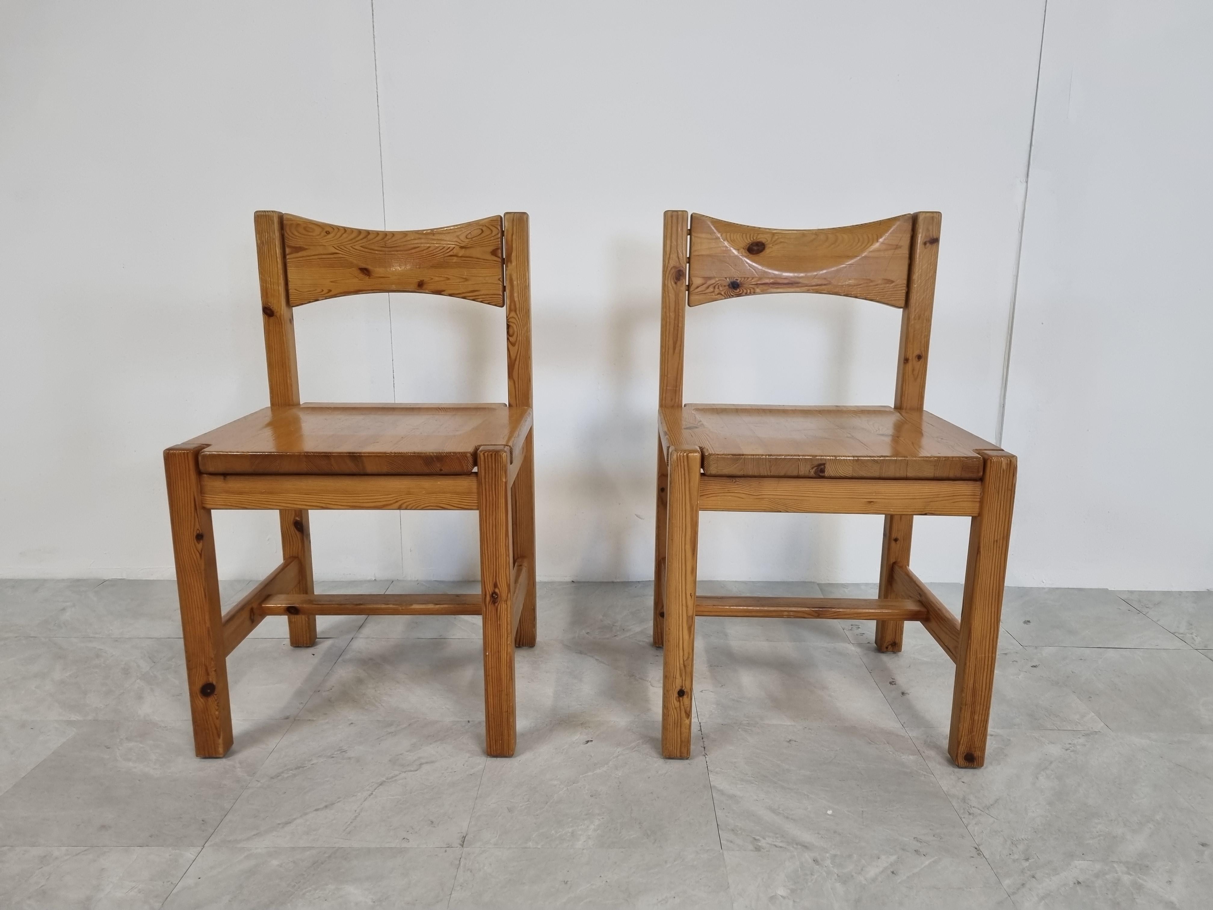 Scandinavian Modern Pair of Mid Century Pine Wood Dining Chairs by Ilmari Tapiovaara, 1960s