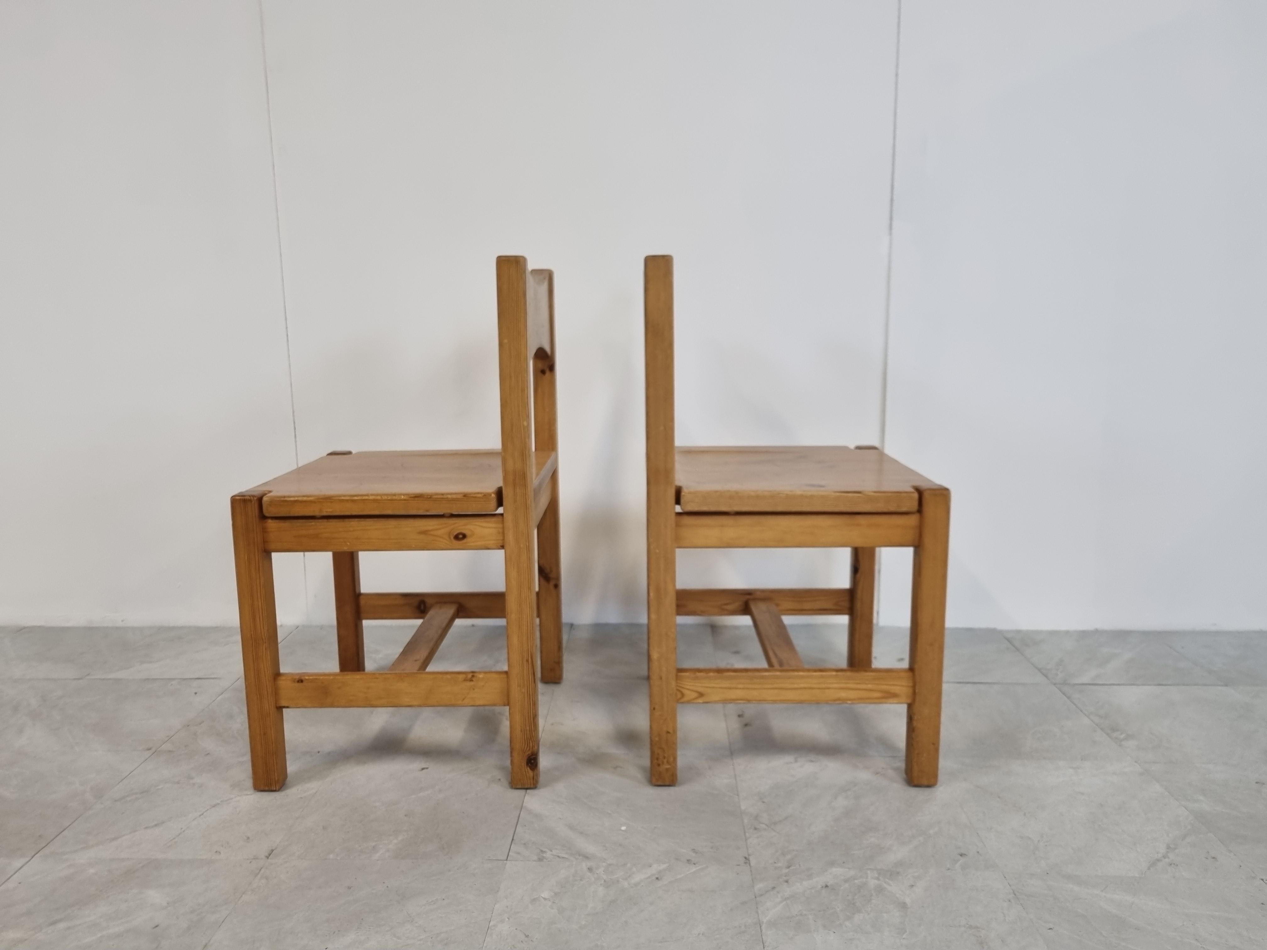 Finnish Pair of Mid Century Pine Wood Dining Chairs by Ilmari Tapiovaara, 1960s